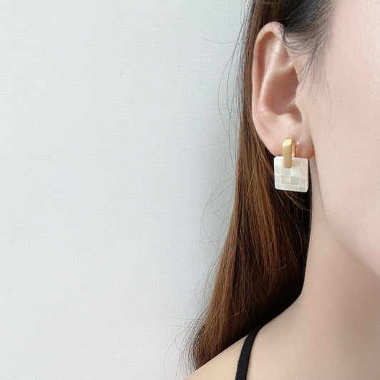 mother-of-pearl knocker Clip-On Earrings - Gold