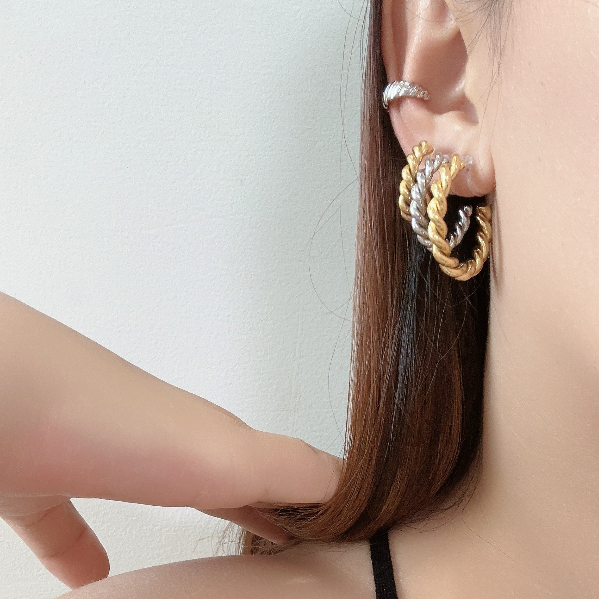 Goldhoop clip-on earrings by SOMIY – pain-free non-pierced jewelry for everyday wear