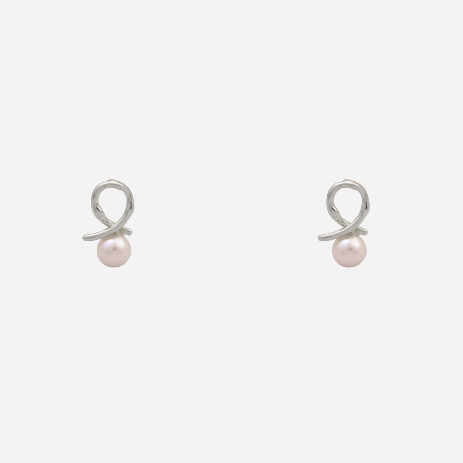 Gold Pearlstud clip-on earrings by SOMIY – pain-free non-pierced jewelry for everyday wear