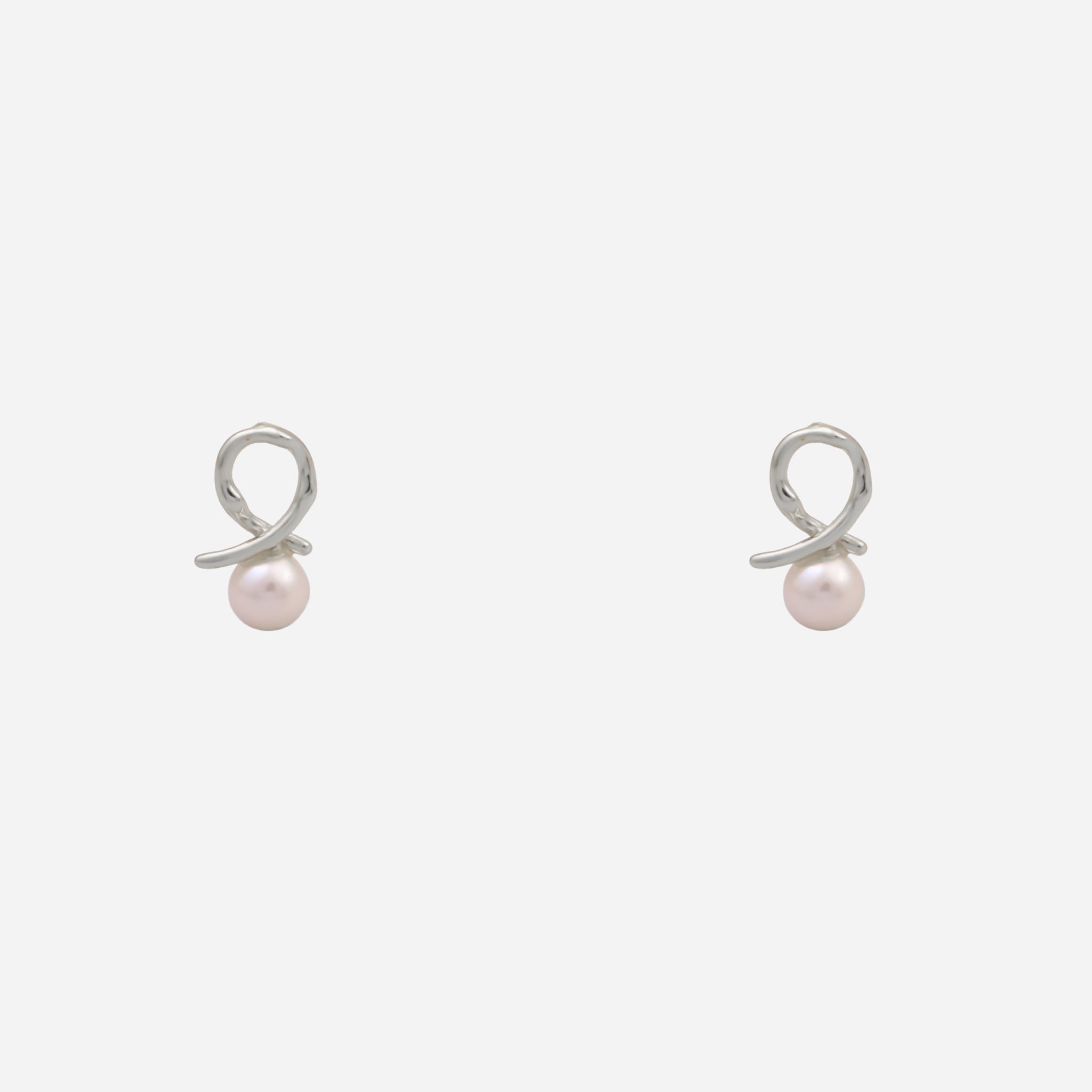 Gold Pearlstud clip-on earrings by SOMIY – pain-free non-pierced jewelry for everyday wear