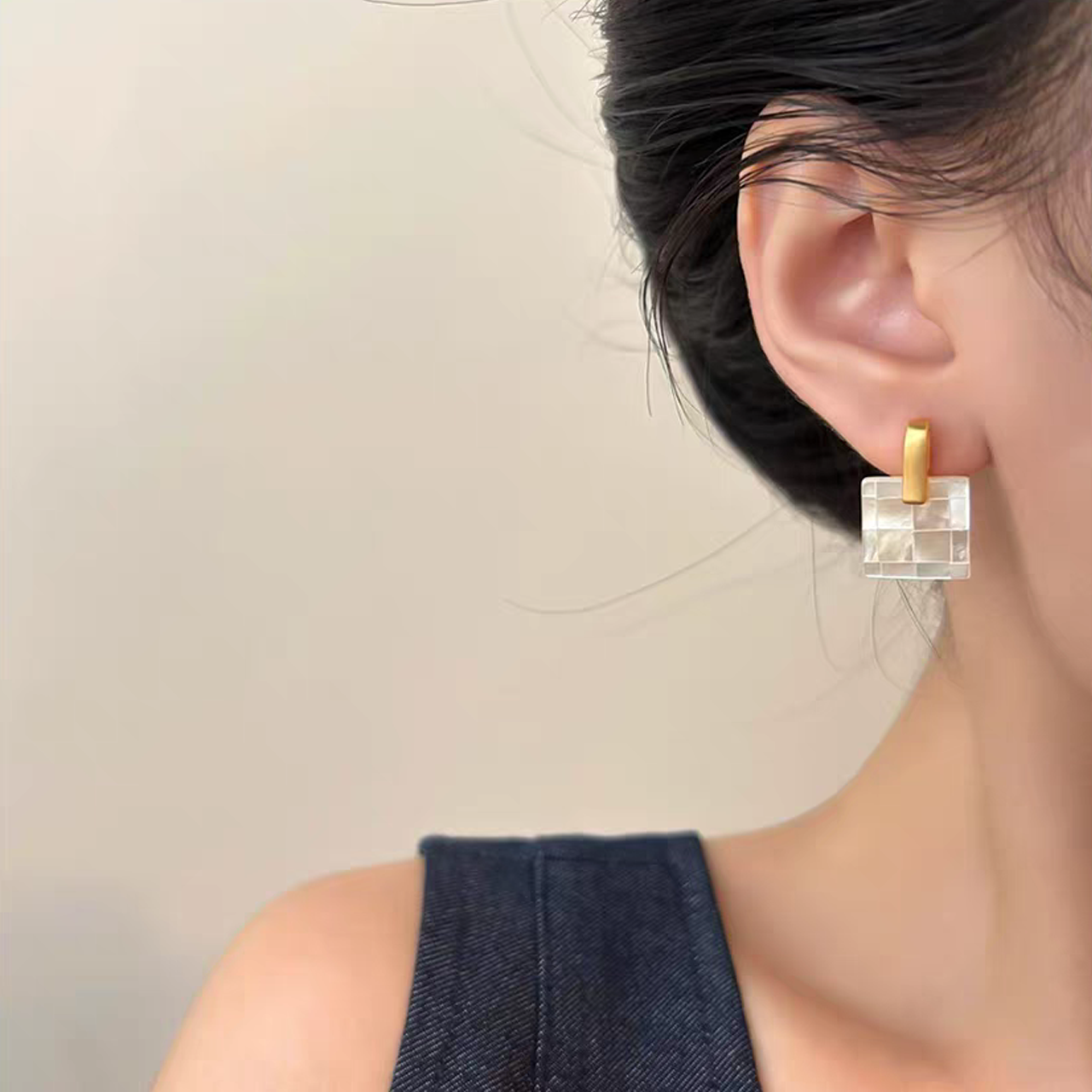 mother-of-pearl knocker Clip-On Earrings