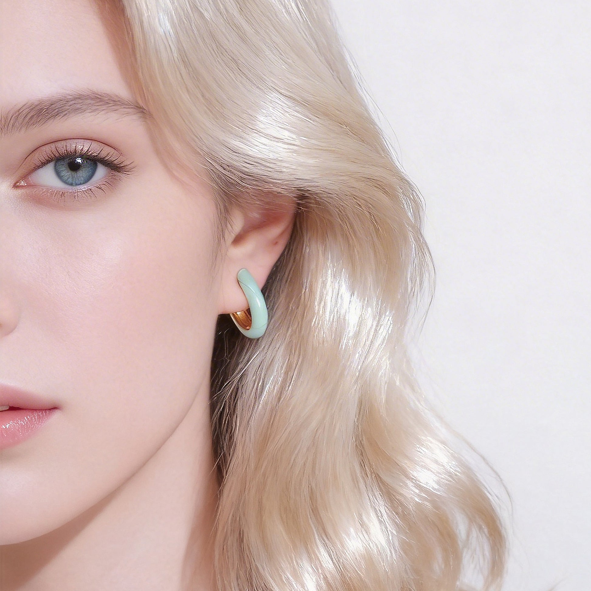 Polished Classic Daily Hoop Clip-On Earrings image 3 by SOMIY