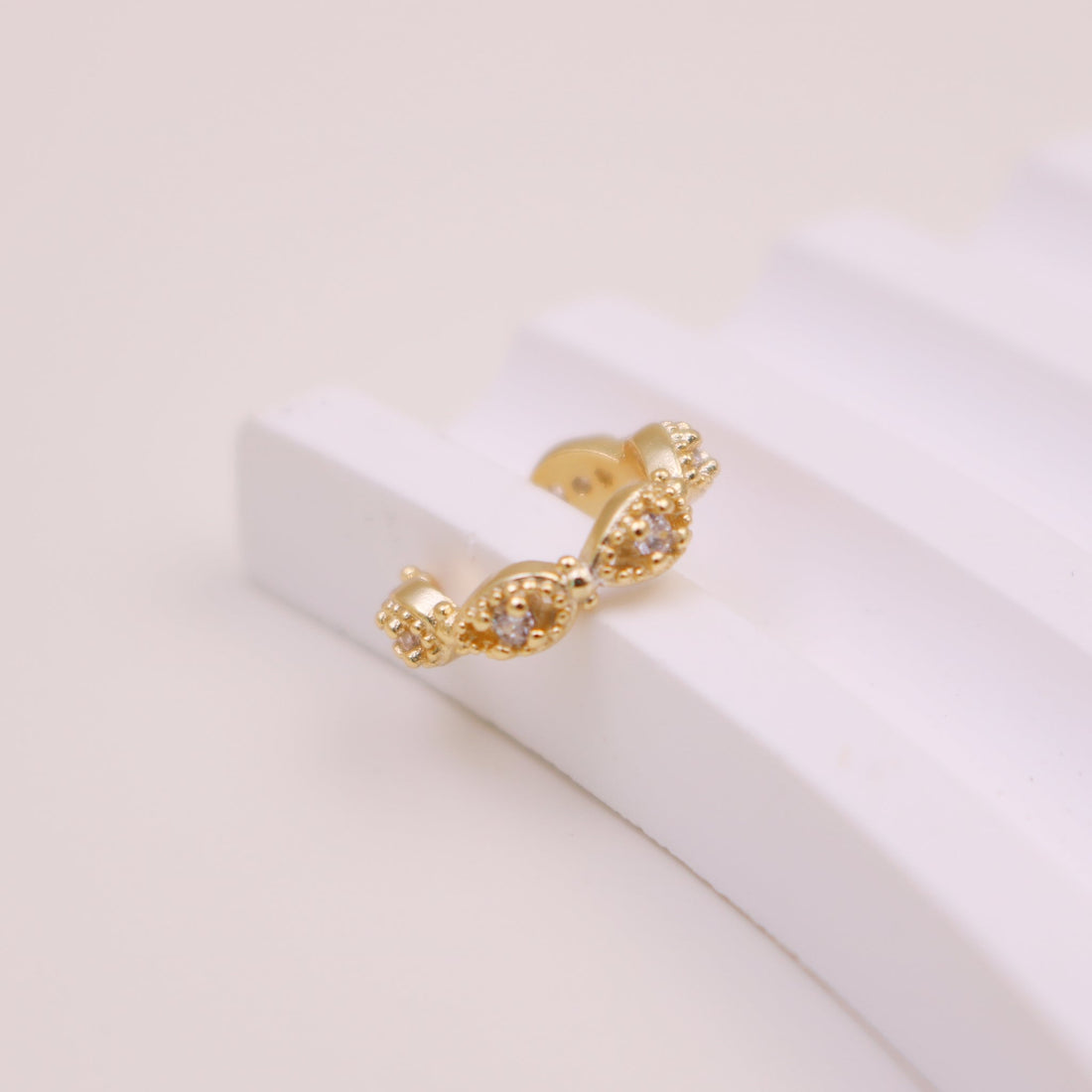 Gold Silverear cuff by SOMIY – modern non-pierced jewelry for all-day comfort