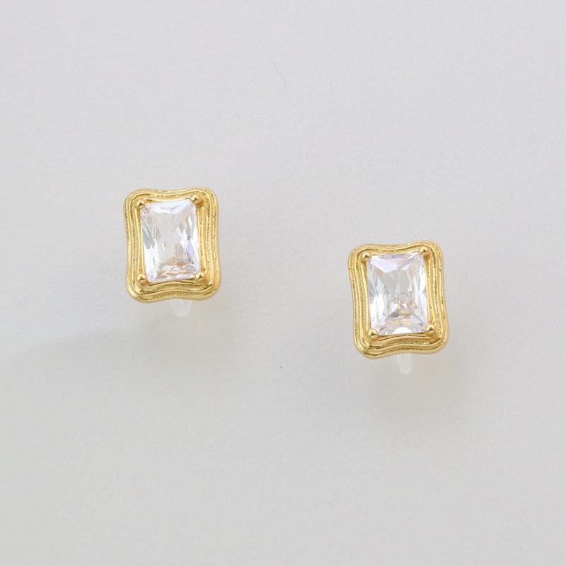 clip-on earrings by SOMIY – pain-free non-pierced jewelry for everyday wear