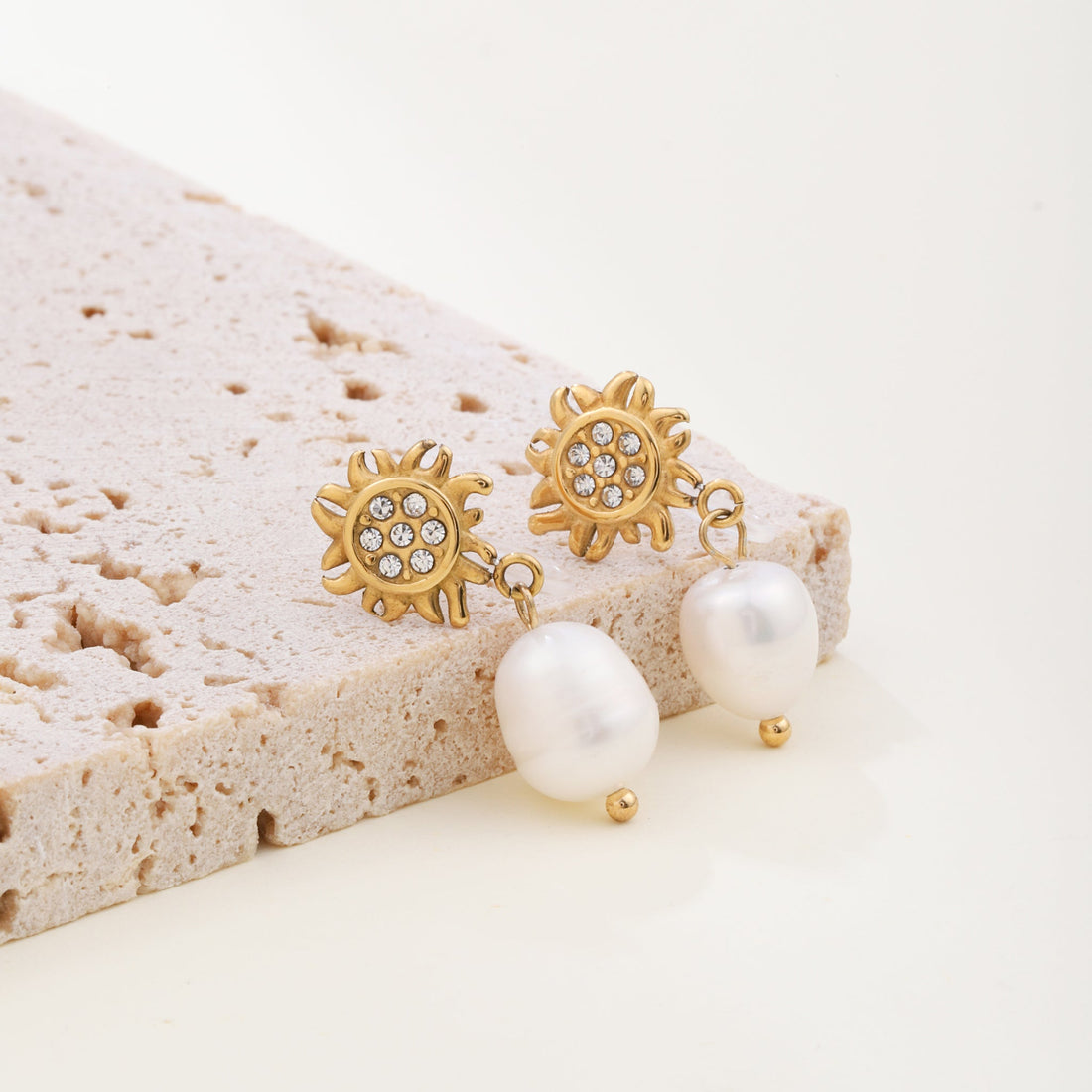 Gold Pearl Resindangle clip-on earrings by SOMIY – pain-free non-pierced jewelry for everyday wear
