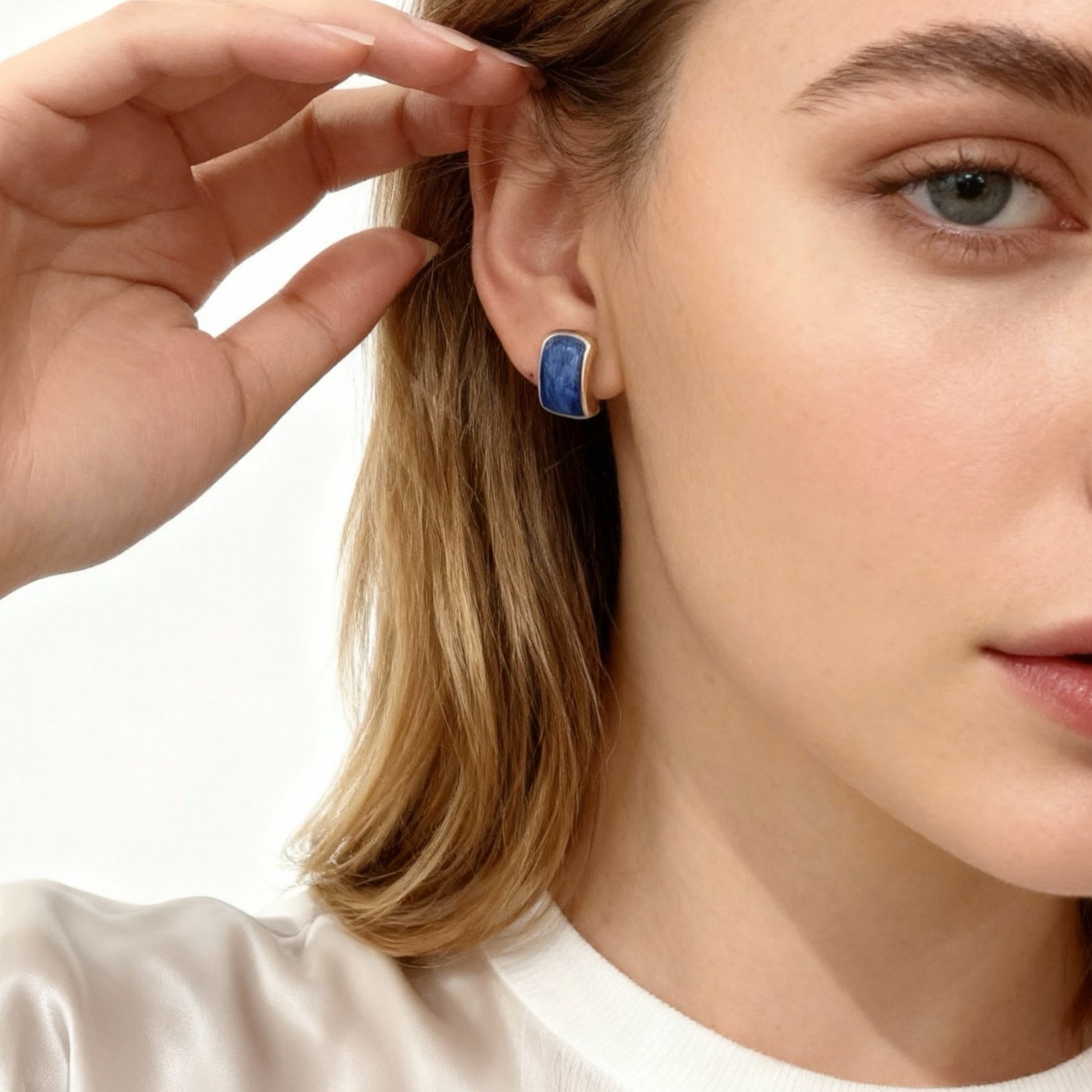 Sapphire blue oil drop Clip-On Stud Earrings - Gold for non-pierced ears – SOMIY