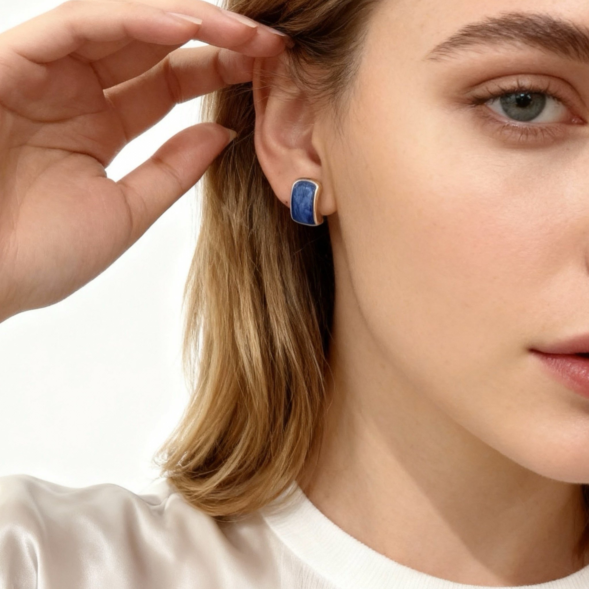 Sapphire blue oil drop Clip-On Stud Earrings - Gold for non-pierced ears – SOMIY