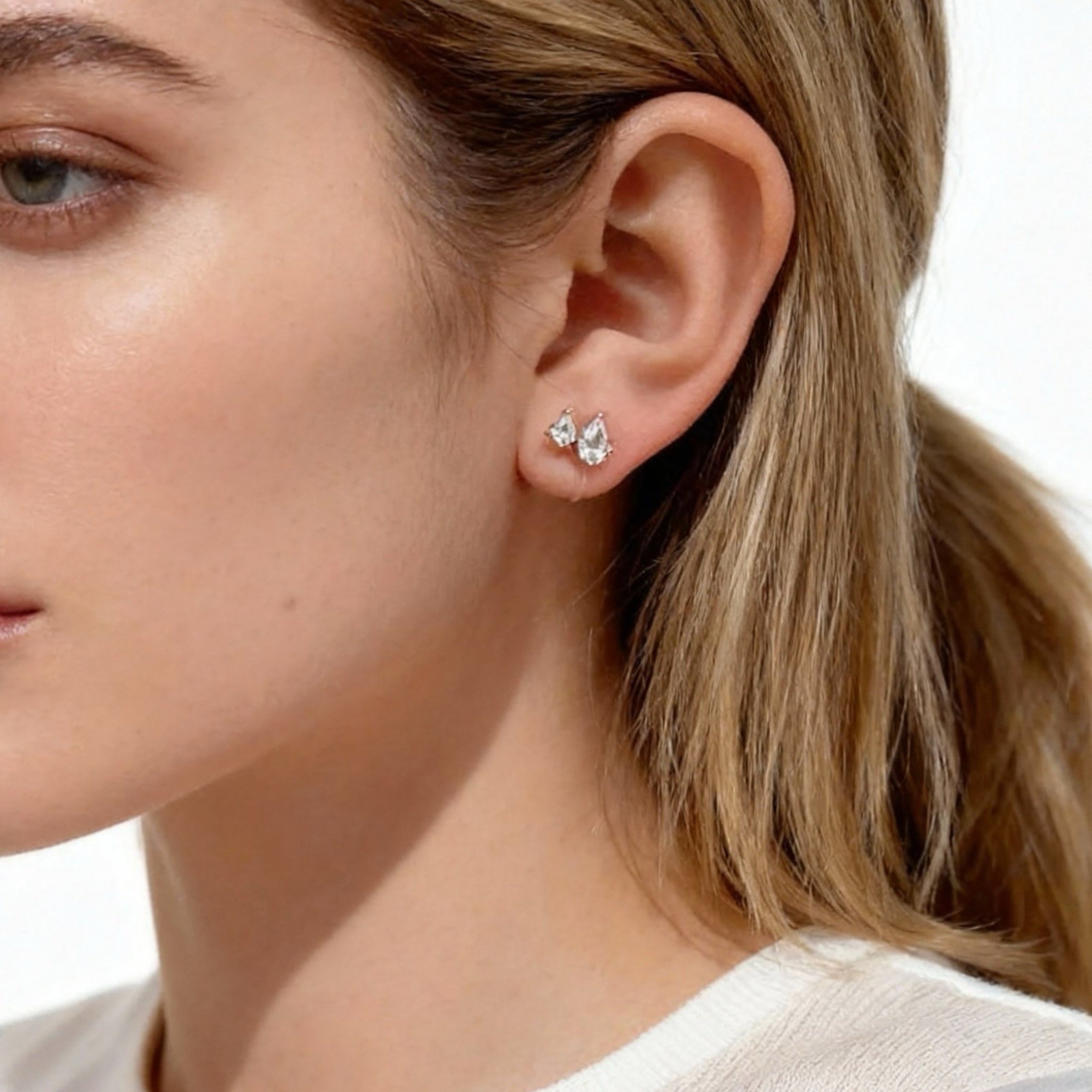 أقراط دبابيس مزدوجة متلألئة من الفضة الإسترلينية S925