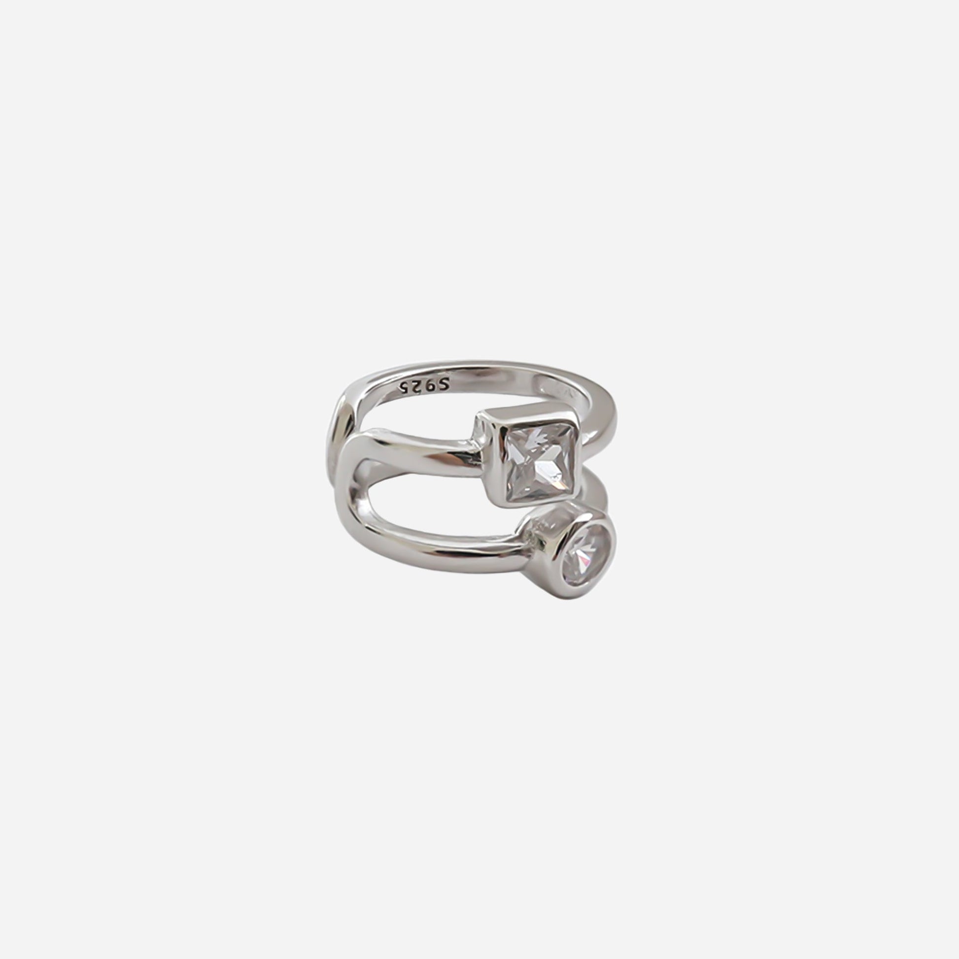 Goldear cuff by SOMIY – modern non-pierced jewelry for all-day comfort