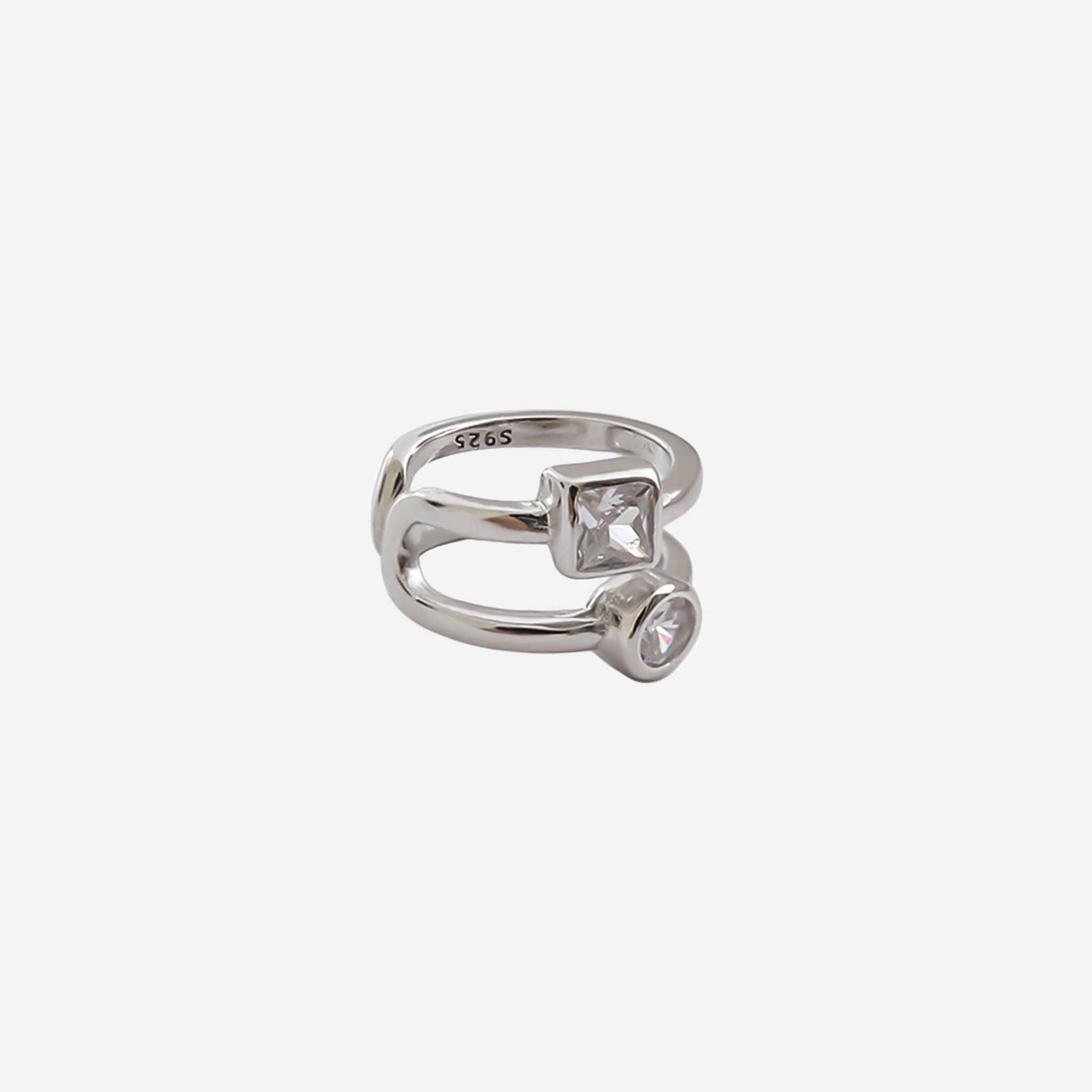 Goldear cuff by SOMIY – modern non-pierced jewelry for all-day comfort