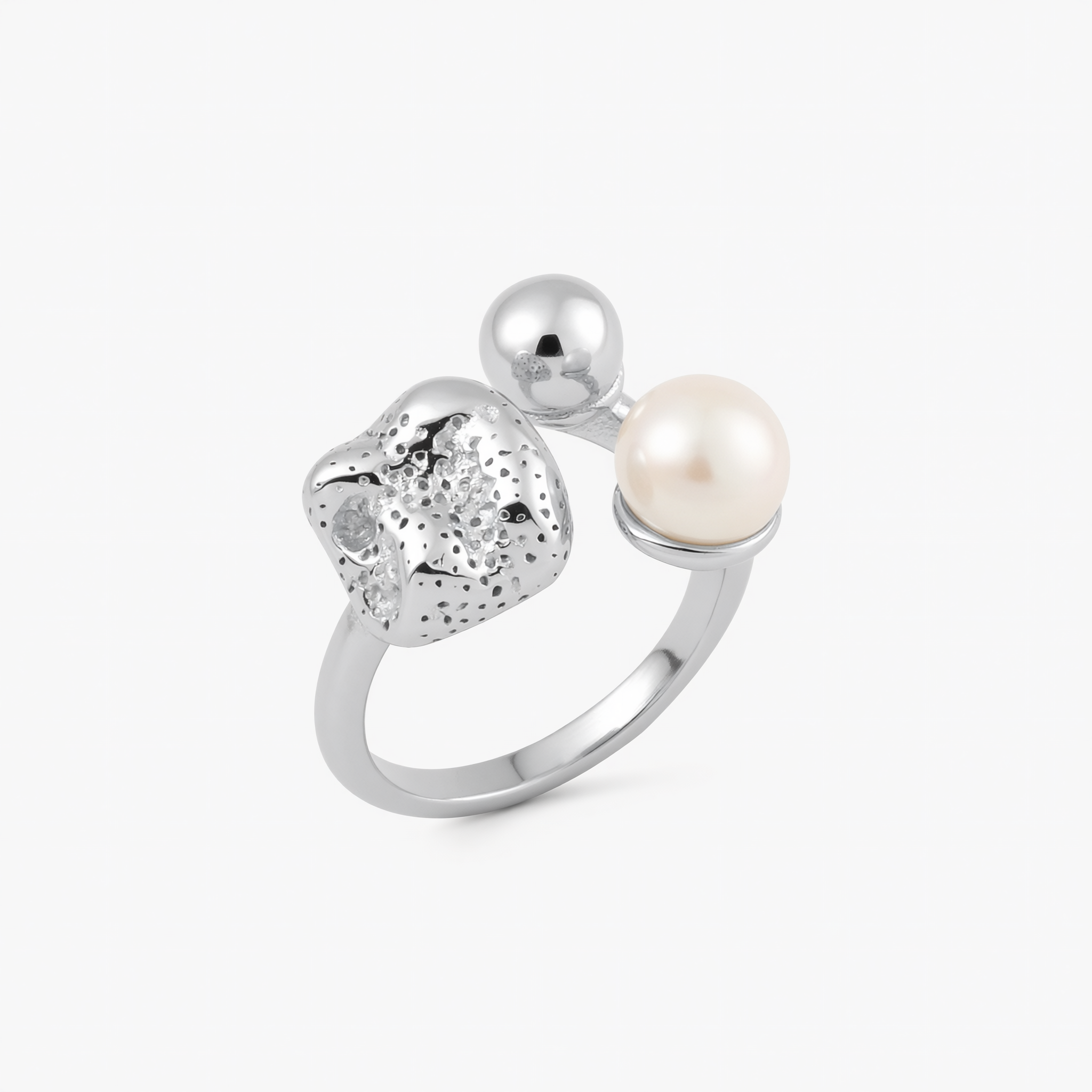 Organischer Perlen- und gehämmerter Würfel-Ring, offen