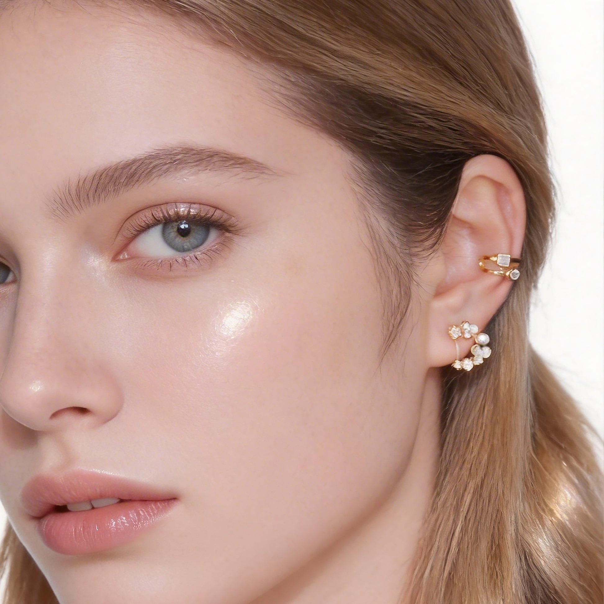 Essential Polished Clip-On Hoop Earrings in 18K gold plating by SOMIY.