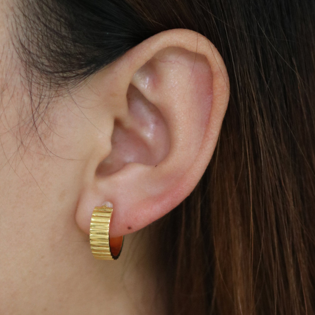 Gold Resinhoop clip-on earrings by SOMIY – pain-free non-pierced jewelry for everyday wear