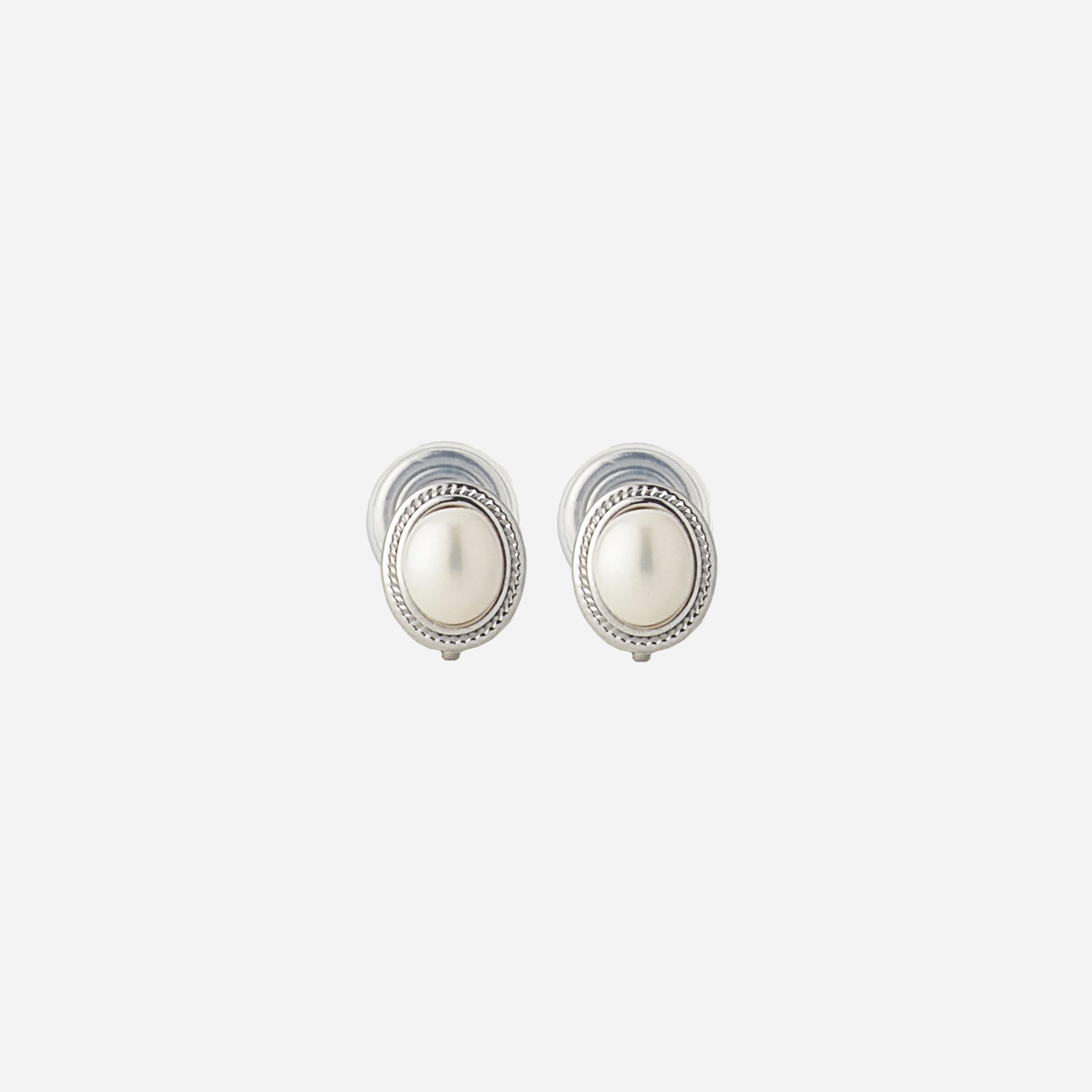 Round Button Pearl Clip-On Earrings - SOMIY