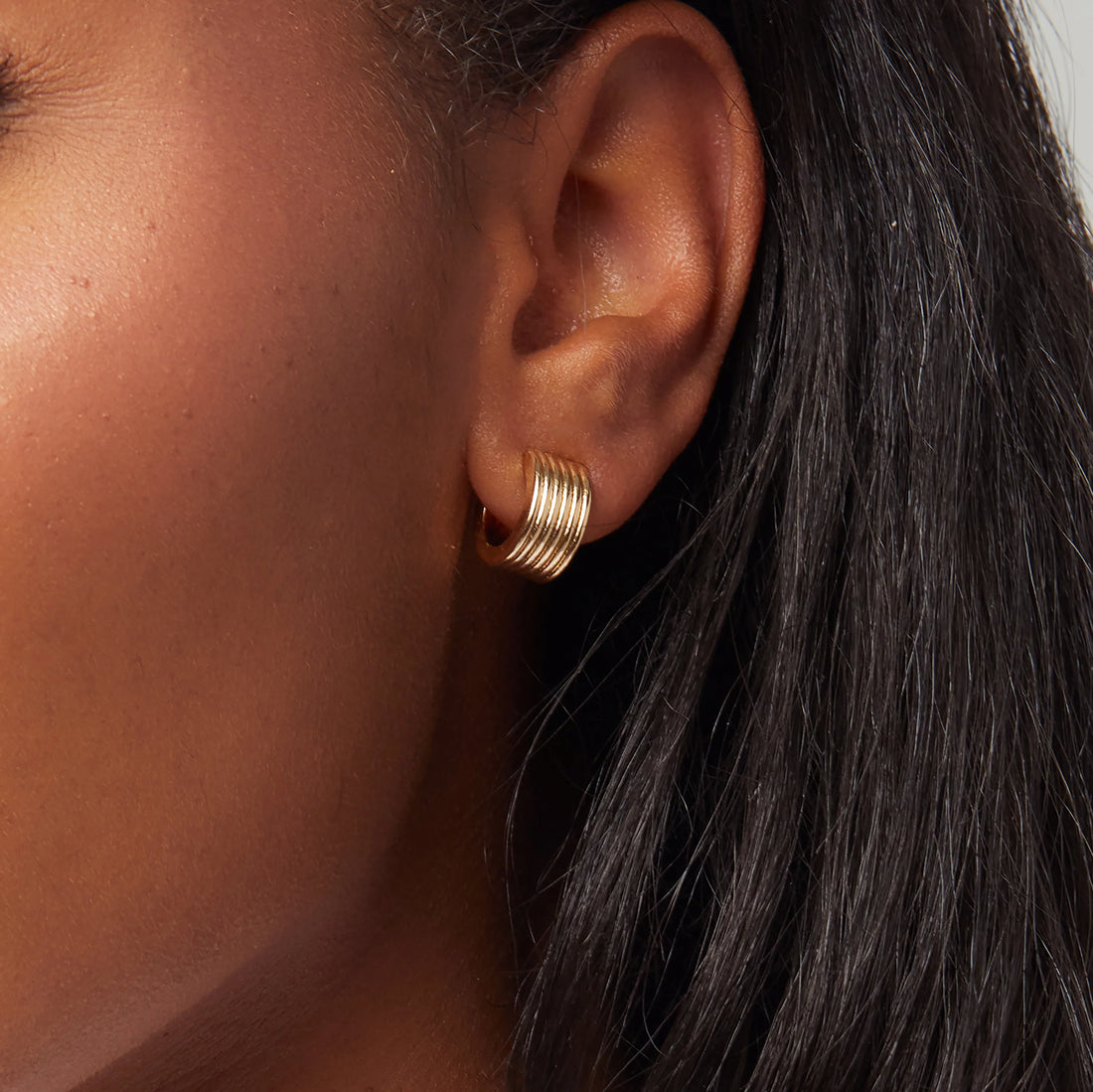 Ribbed Huggie Clip-On Earrings - SOMIY