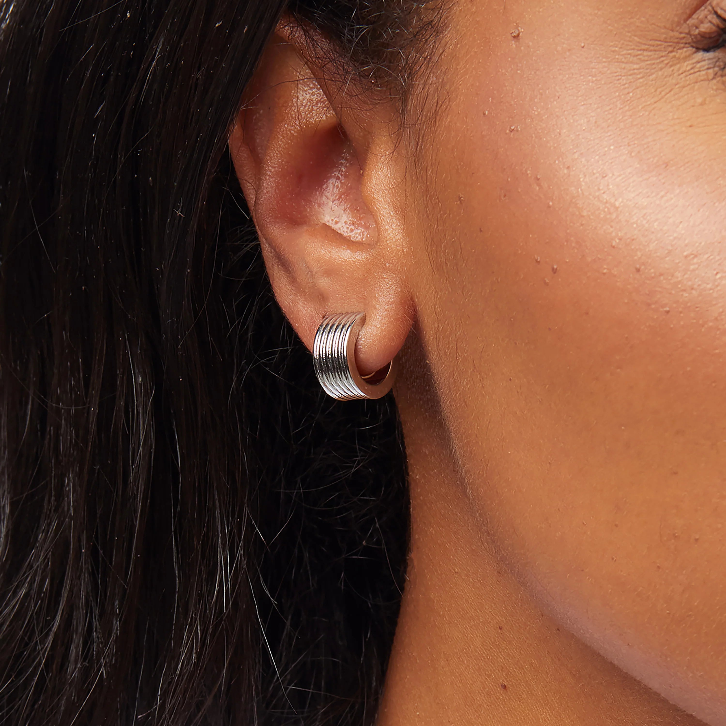 Ribbed Huggie Clip-On Earrings - SOMIY