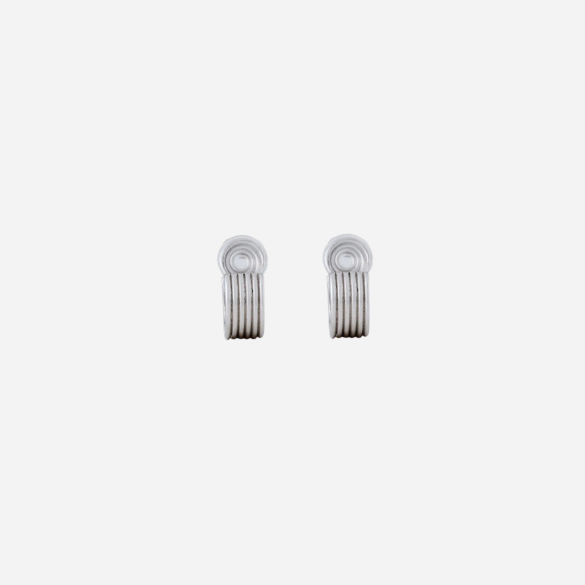 Ribbed Huggie Clip-On Earrings - SOMIY