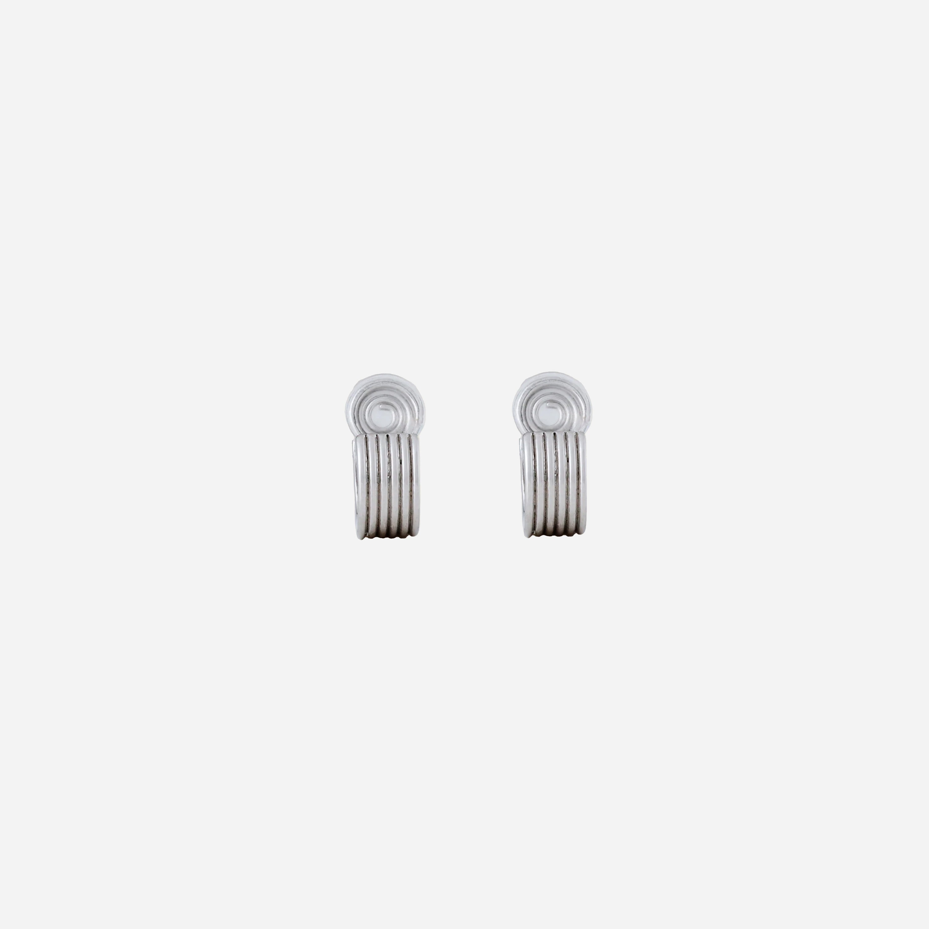 Ribbed Huggie Clip-On Earrings - SOMIY