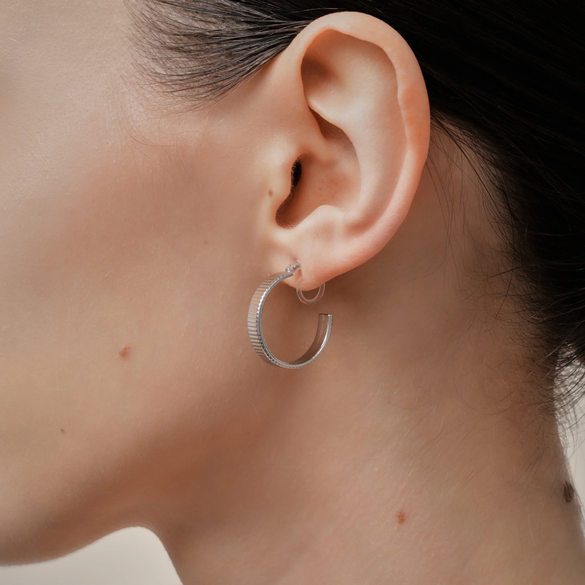 Textured Gold C-Hoop Clip-On Earrings - SOMIY