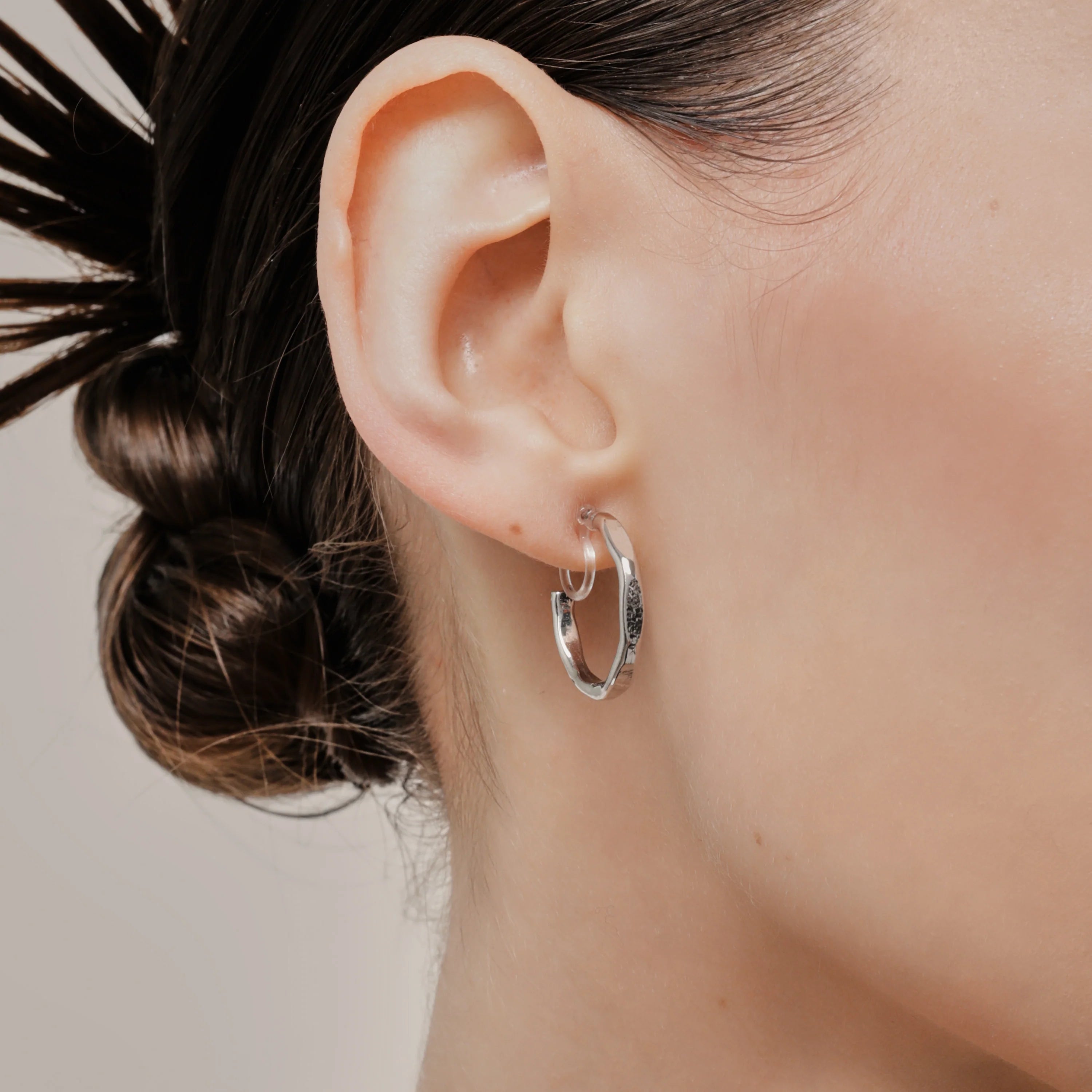 Minimalist Silver C-Hoop Clip-On Earrings - SOMIY