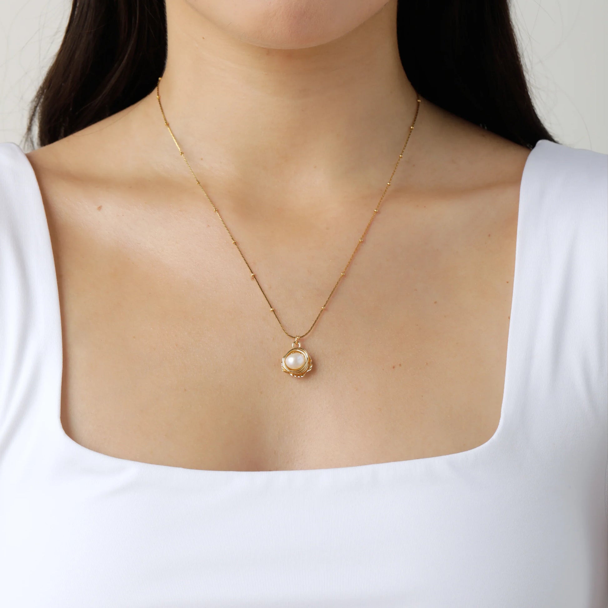 Pearlnecklace by SOMIY – minimalist jewelry that pairs with our clip-on earrings