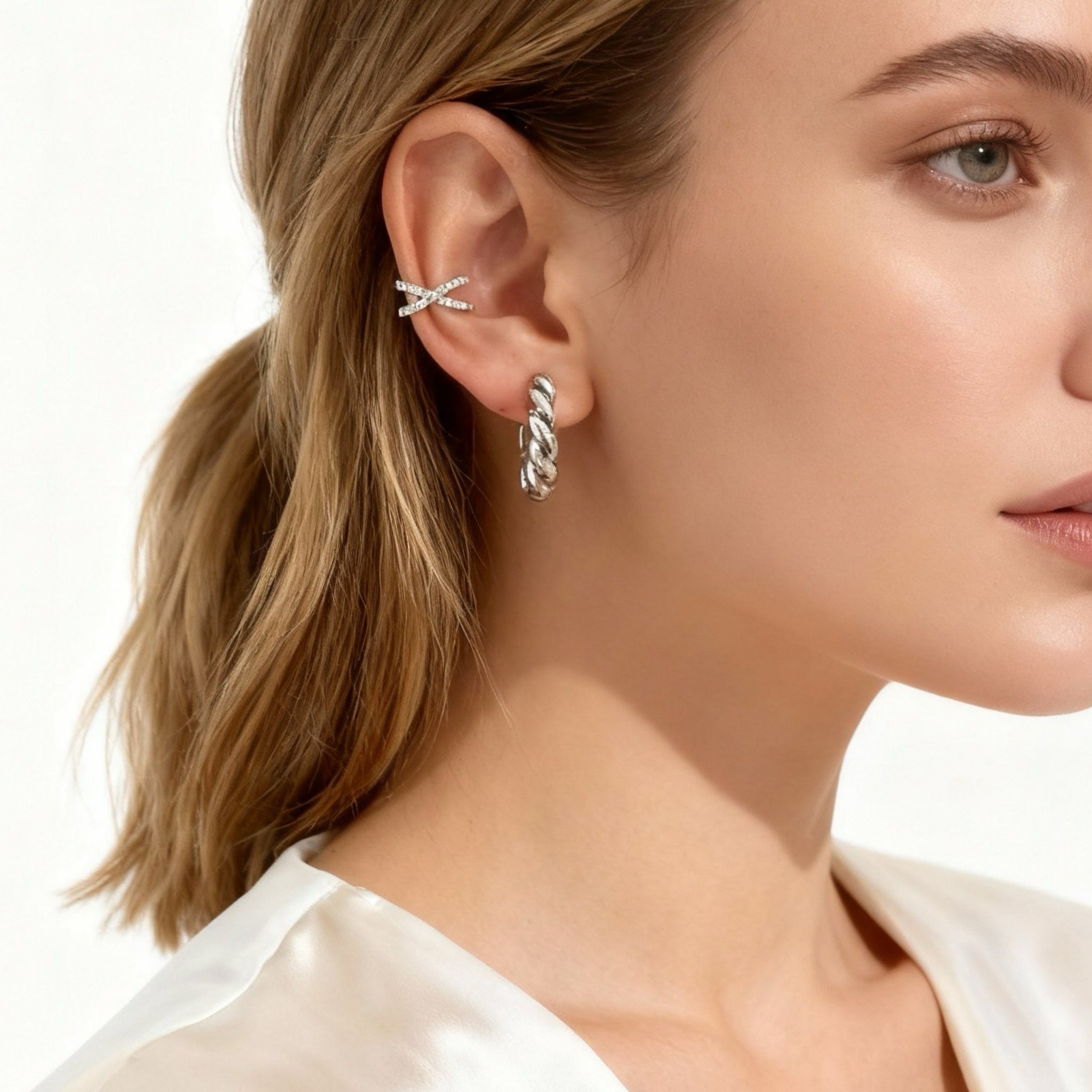 Diamant korsningsörhänge cuff