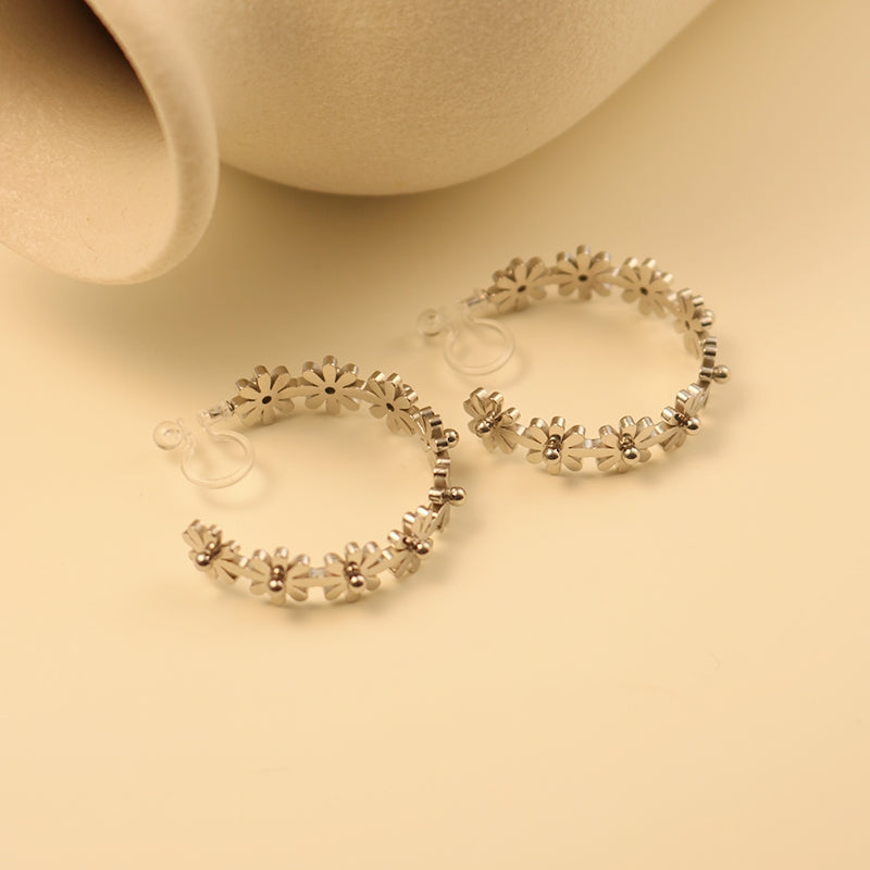 Goldhoop clip-on earrings by SOMIY – pain-free non-pierced jewelry for everyday wear