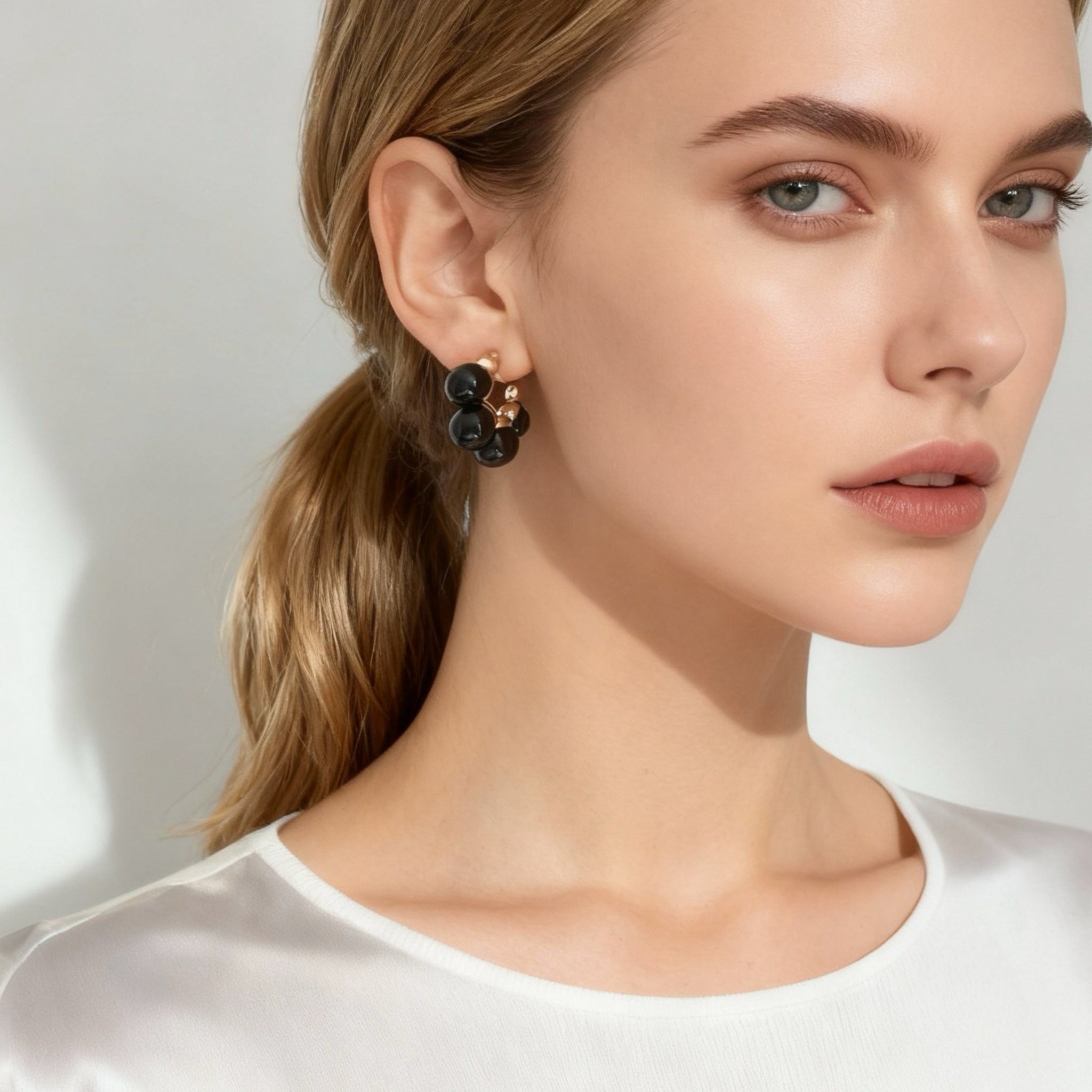 Black Pearls Clip-On Hoop Örhängen - Guld