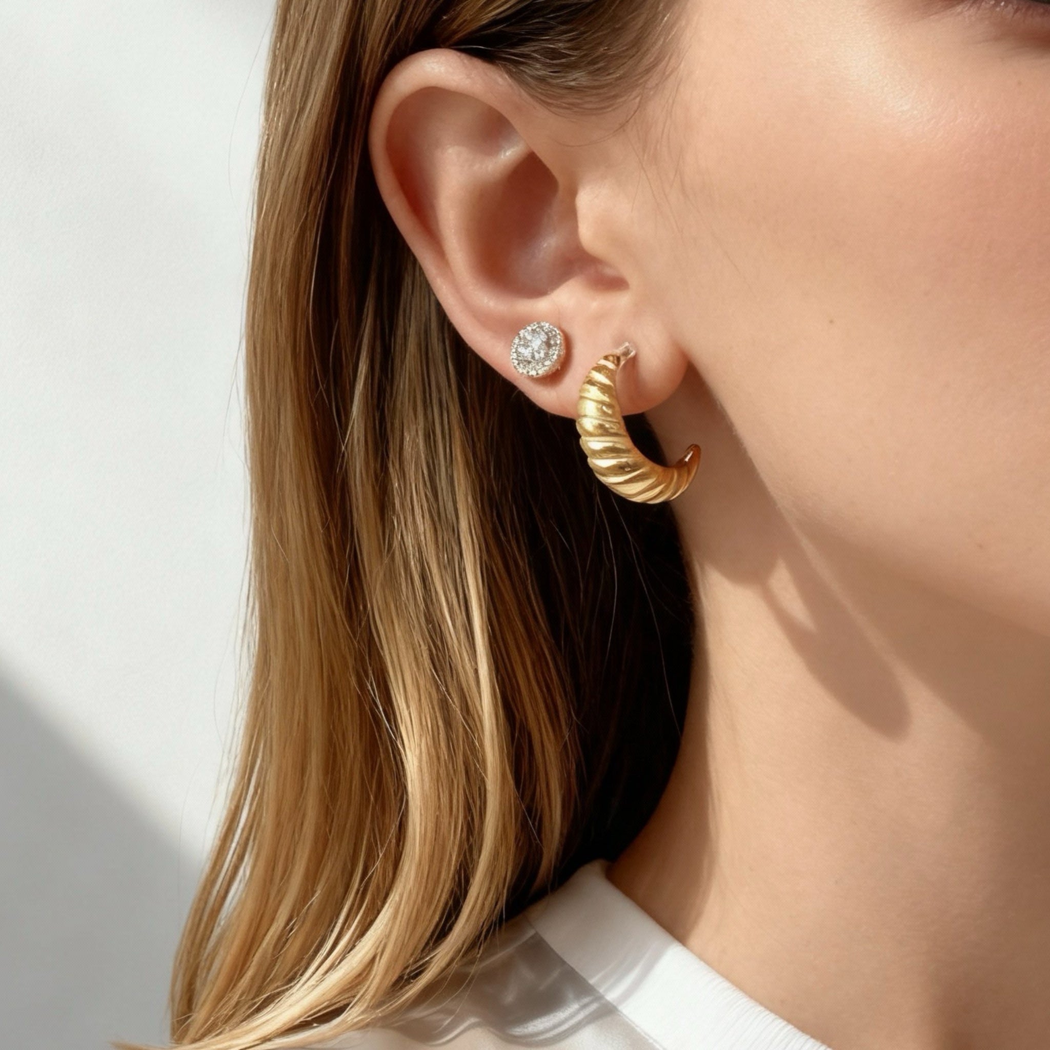 Croissant klämma-på ringörhängen