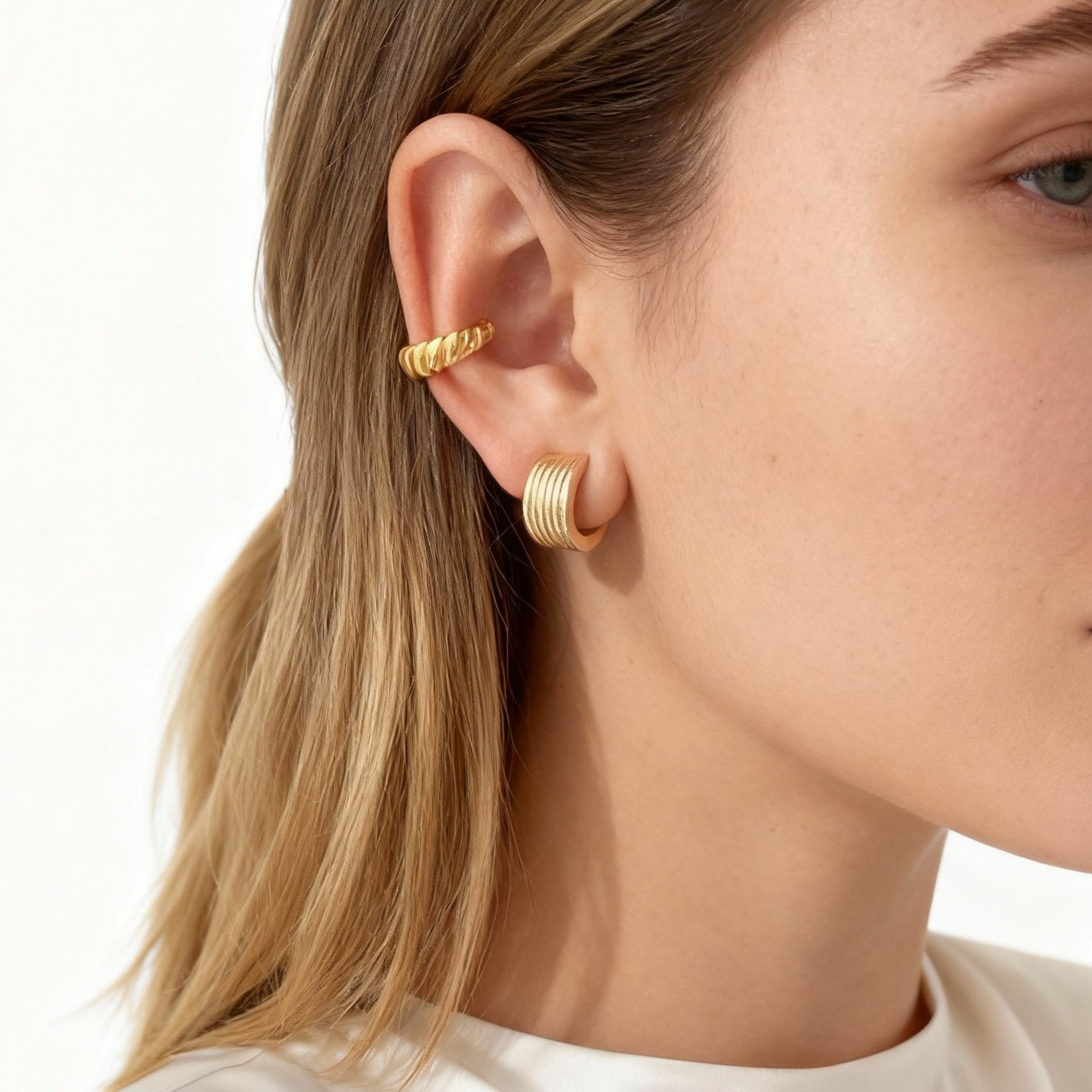 Ribbed Huggie Clip-On Earrings for non-pierced ears – SOMIY