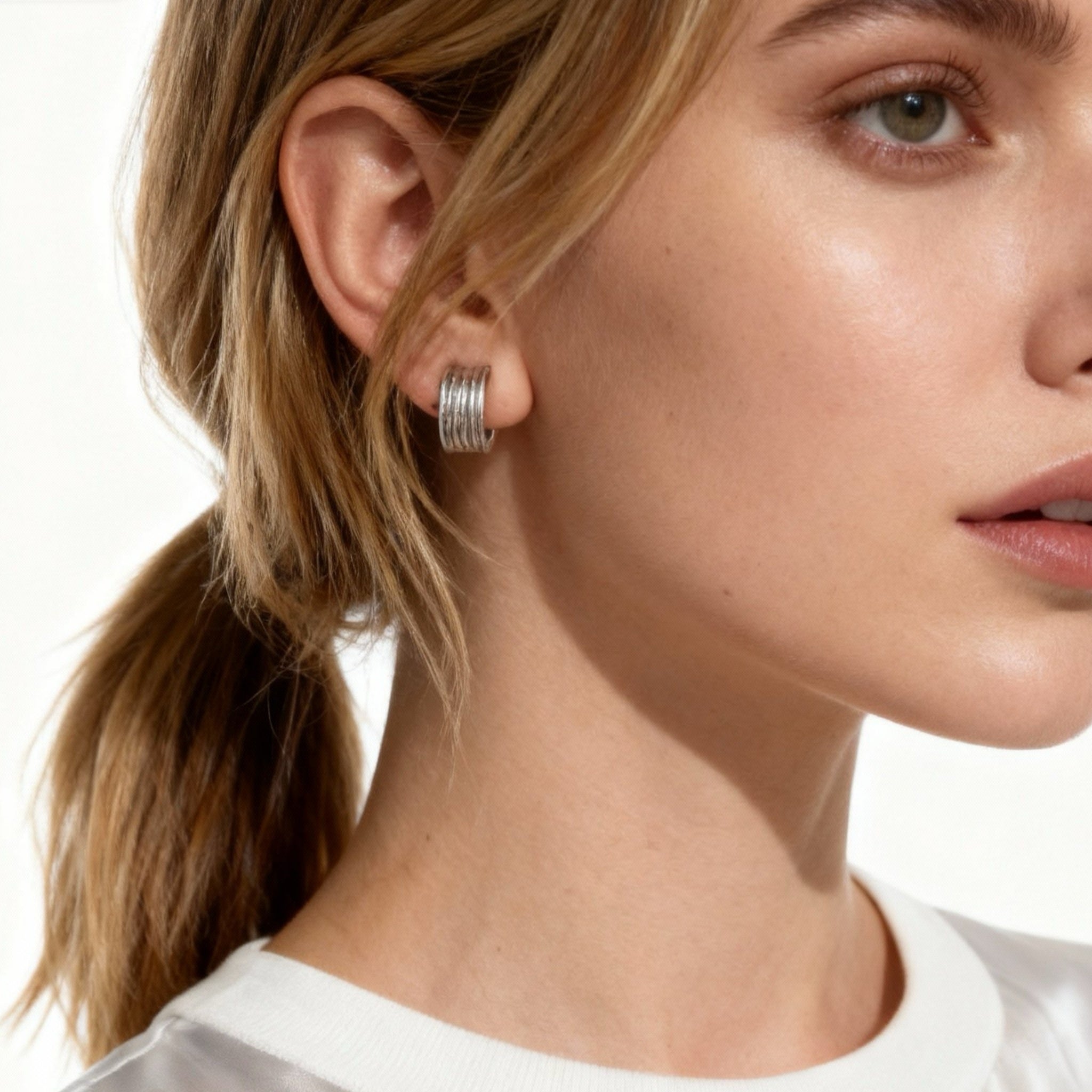 Ribbed Huggie Clip-On Earrings for non-pierced ears – SOMIY