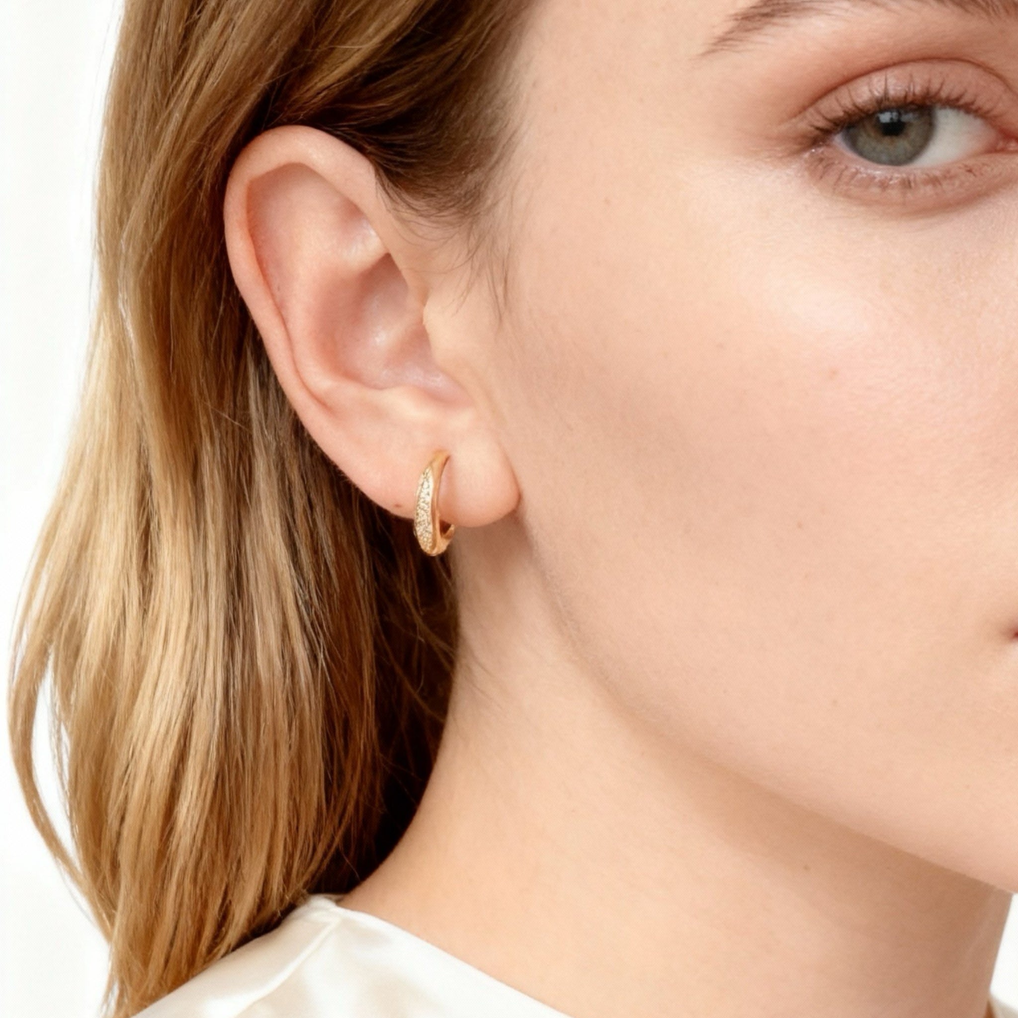 Pavé Huggie Clip-On Örhängen