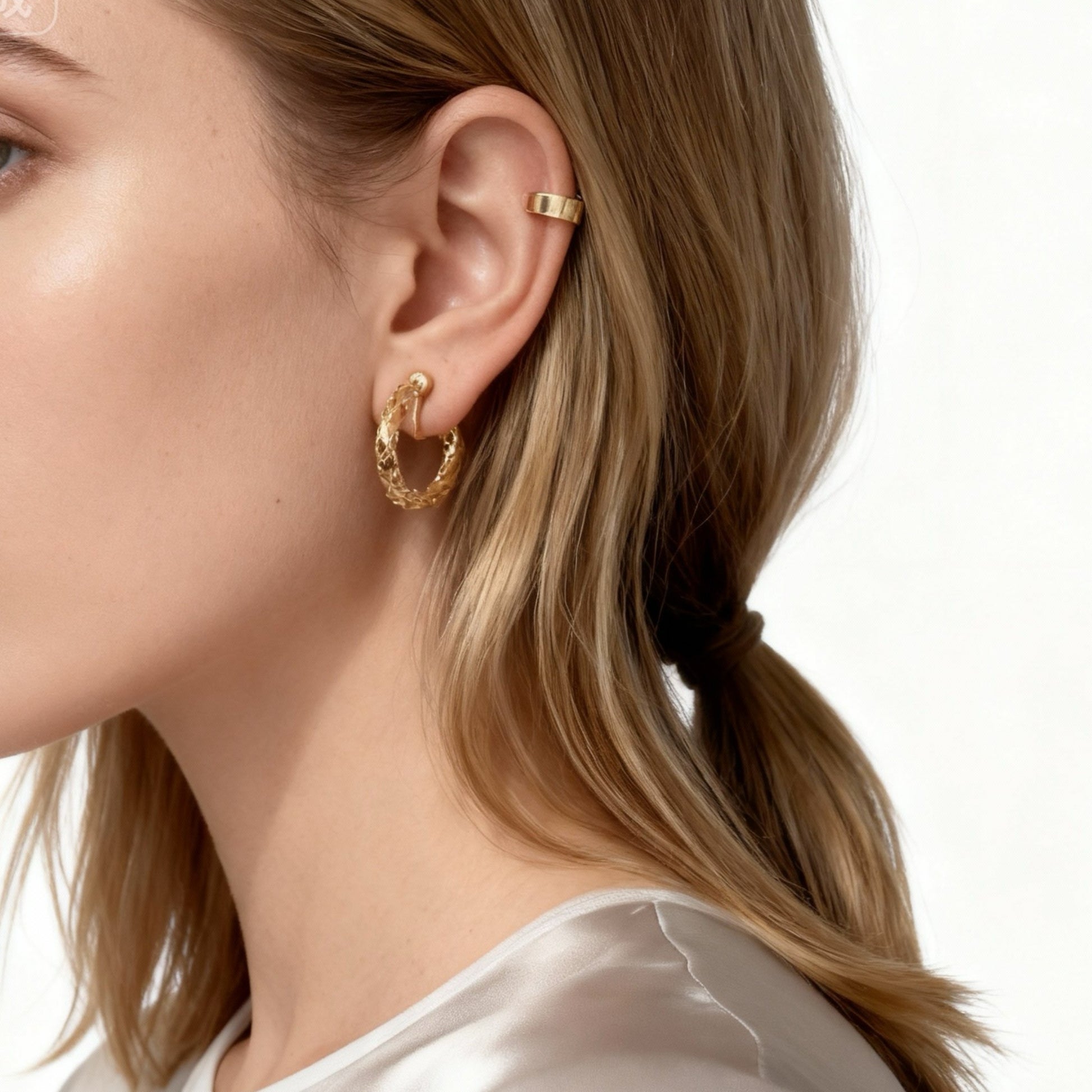 Möbius Strip Clip-On Hoop Earring for non-pierced ears – SOMIY