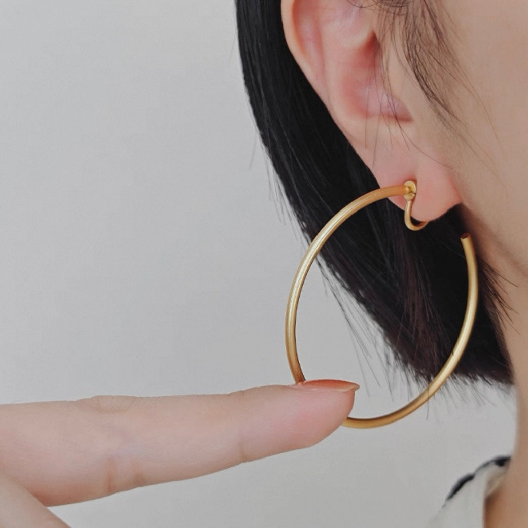 Goldhoop clip-on earrings by SOMIY – pain-free non-pierced jewelry for everyday wear
