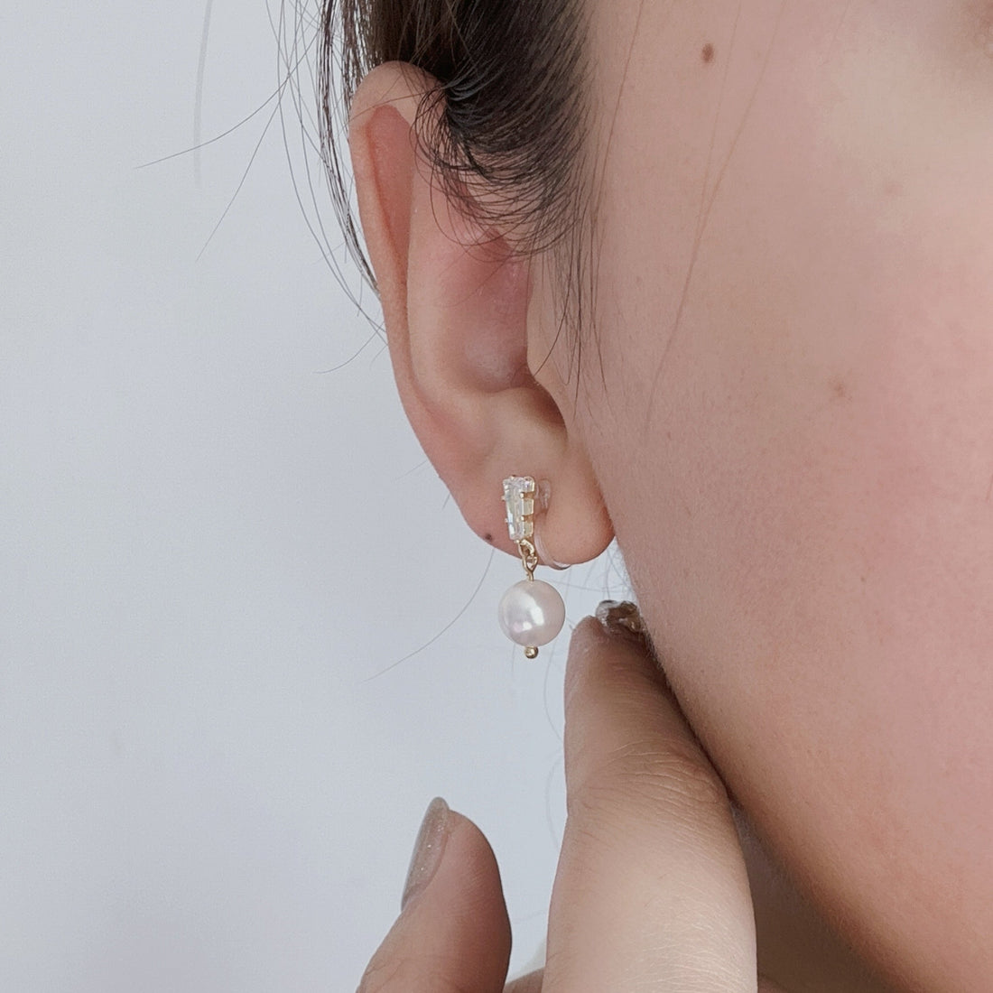Gold Pearl Resin Crystalhoop clip-on earrings by SOMIY – pain-free non-pierced jewelry for everyday wear
