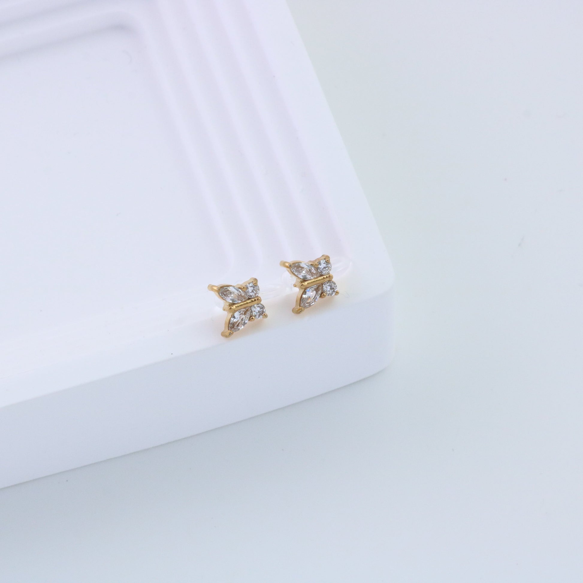Goldstud clip-on earrings by SOMIY – pain-free non-pierced jewelry for everyday wear
