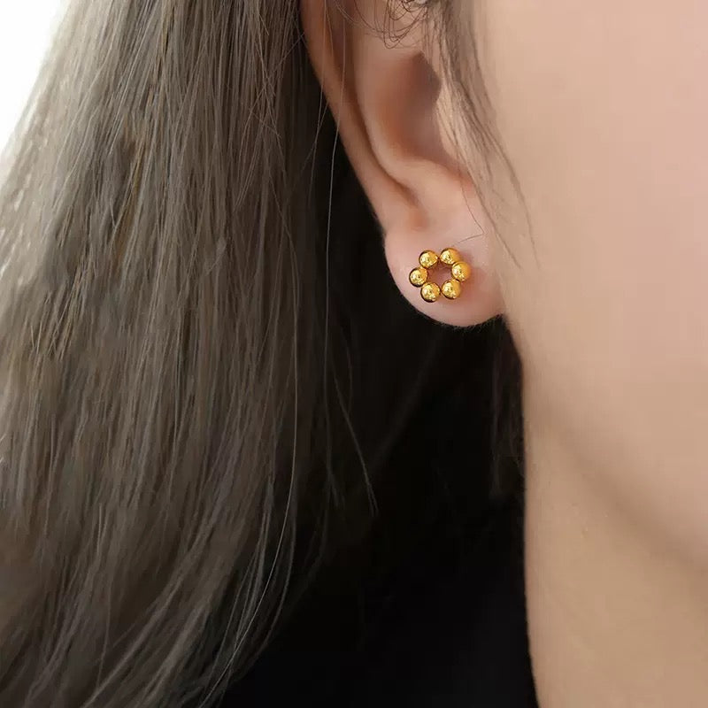 Gold Resinstud clip-on earrings by SOMIY – pain-free non-pierced jewelry for everyday wear
