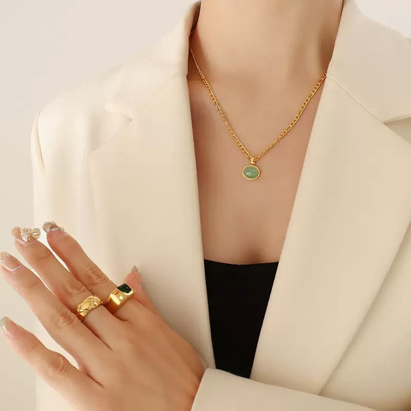 Goldclip-on earrings by SOMIY – pain-free non-pierced jewelry for everyday wear