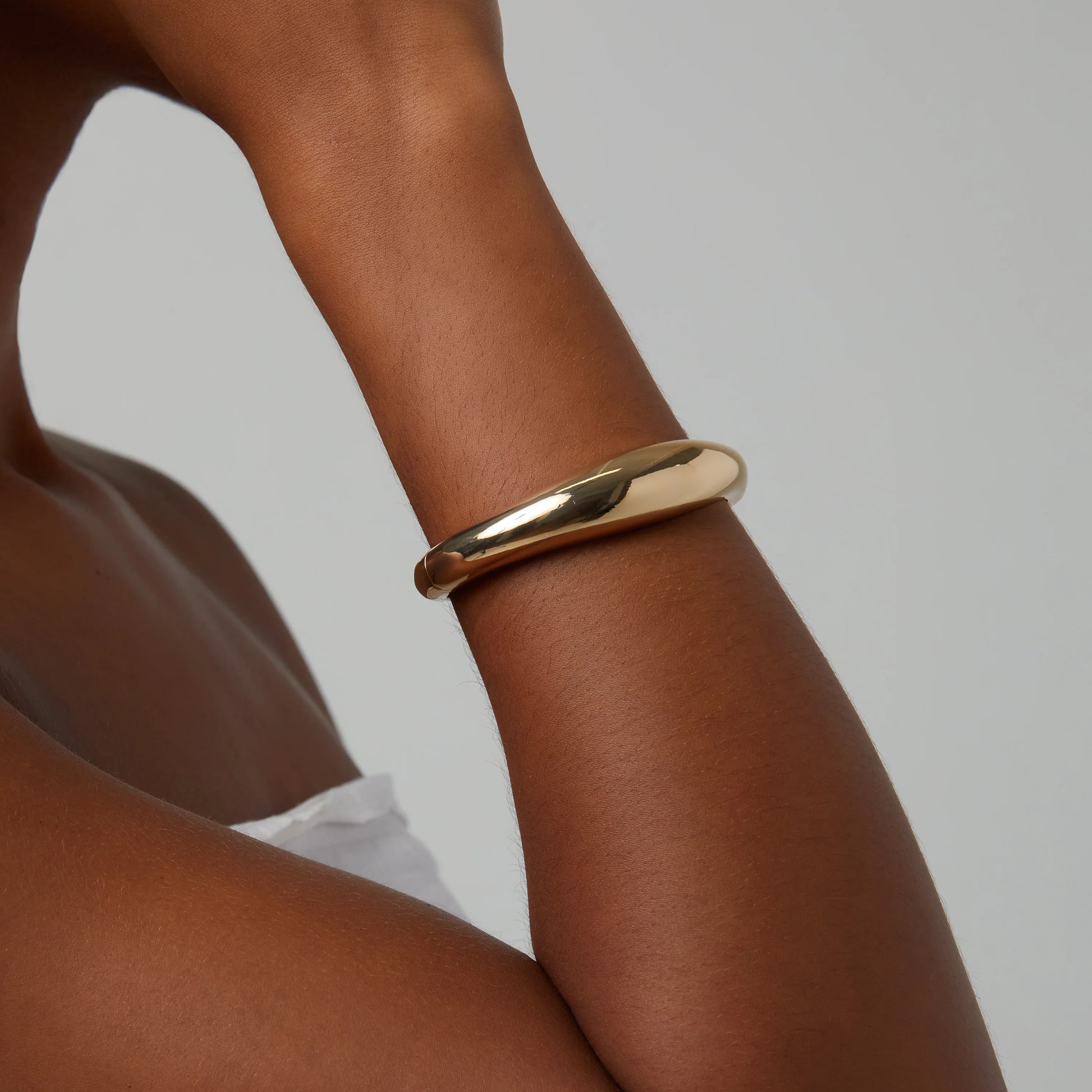 Sleek Solid Minimalist Bangle（Bracelets） - SOMIY