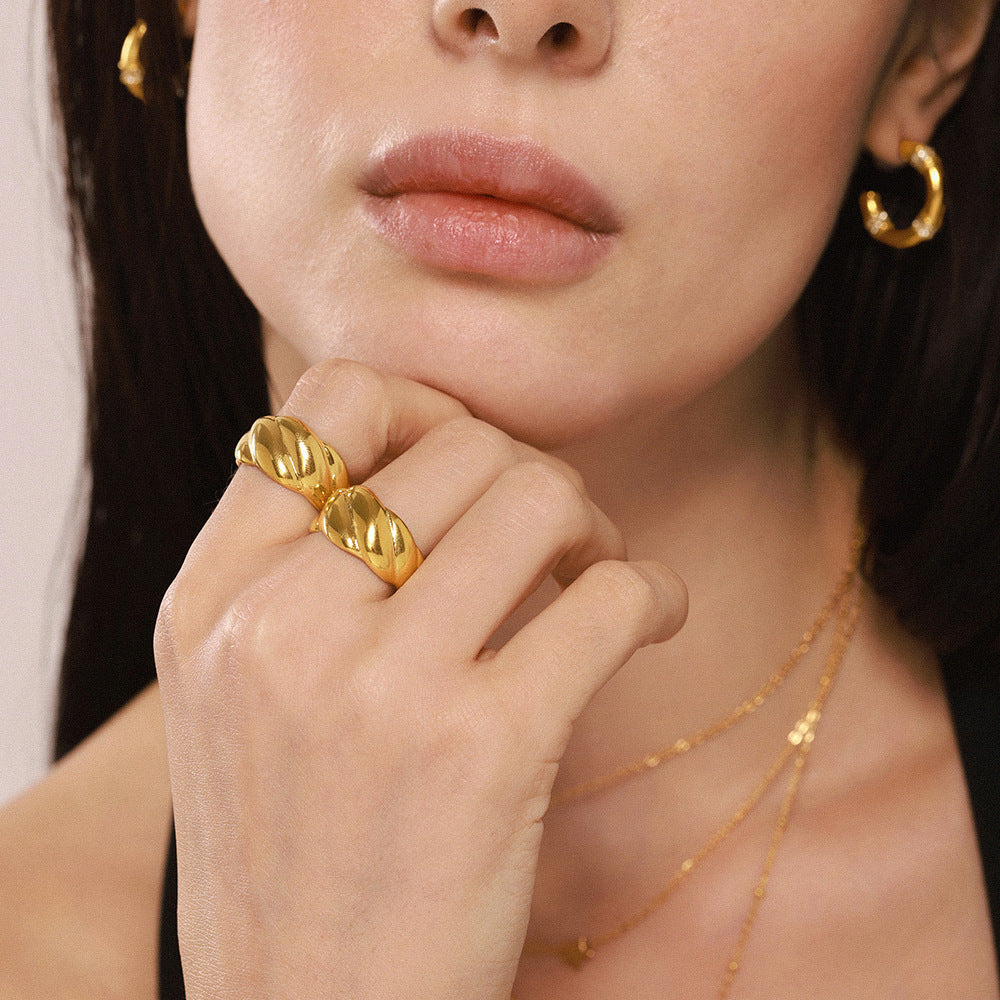 Markanter Rippkuppel-Ring, offen