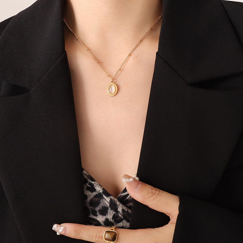 Kattöga ovalt hängsmycke