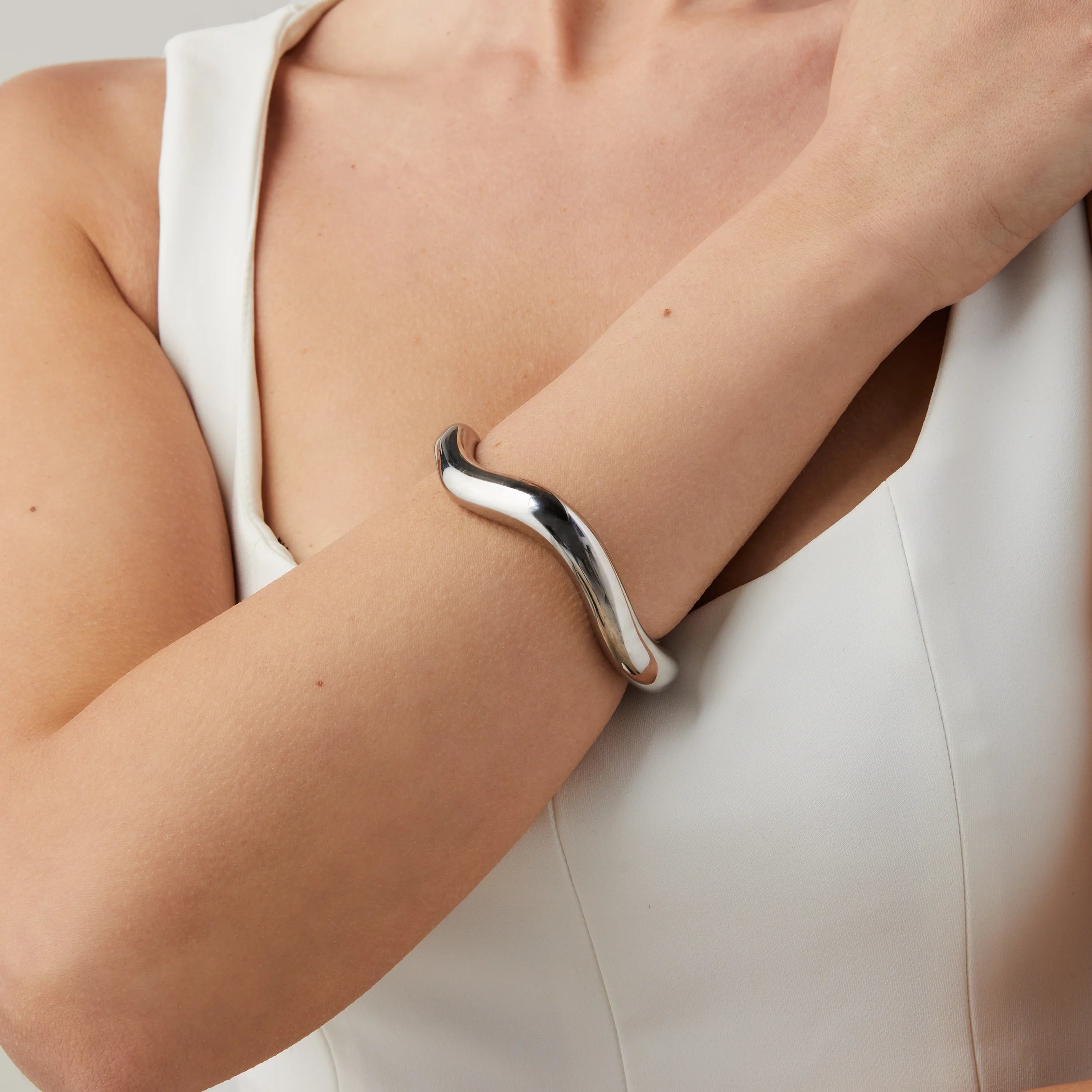 Wide Wave Bracelet - SOMIY