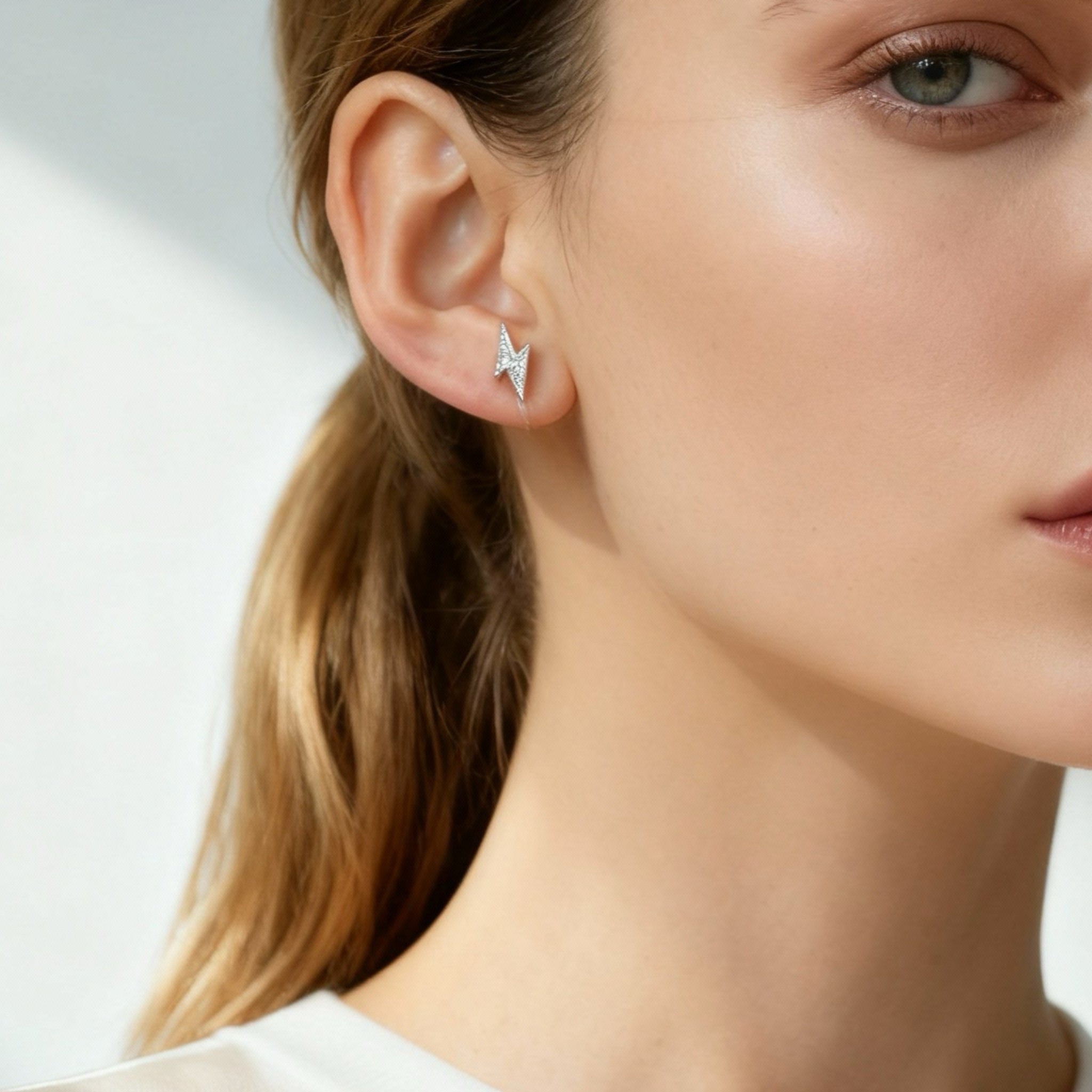 S925 Sterlingsilver Diamantsatta blixtformade clipsörhängen