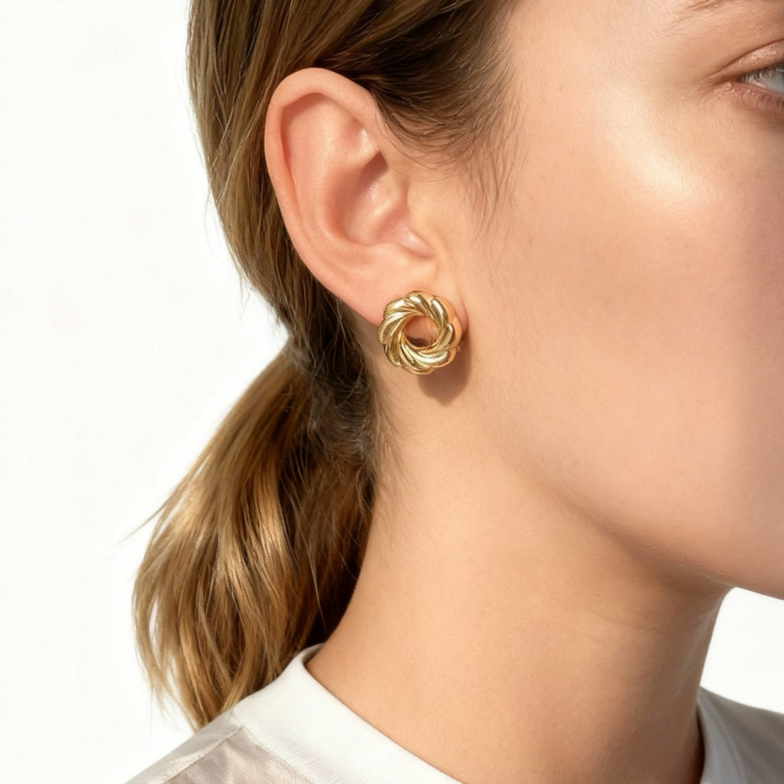 Gold Resinhoop clip-on earrings by SOMIY – pain-free non-pierced jewelry for everyday wear