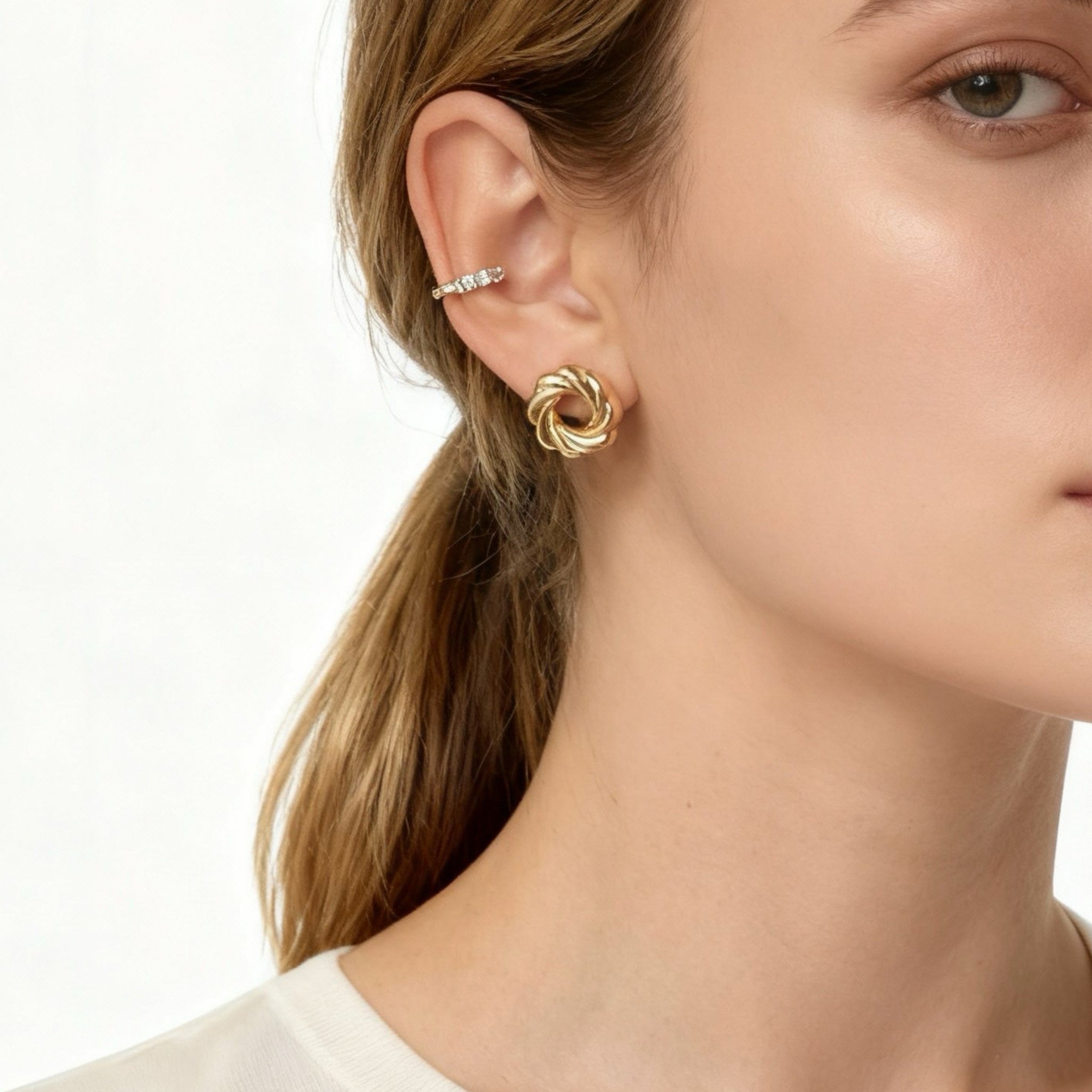 أقراط دائرية بمشبك تثبيت على الأذن