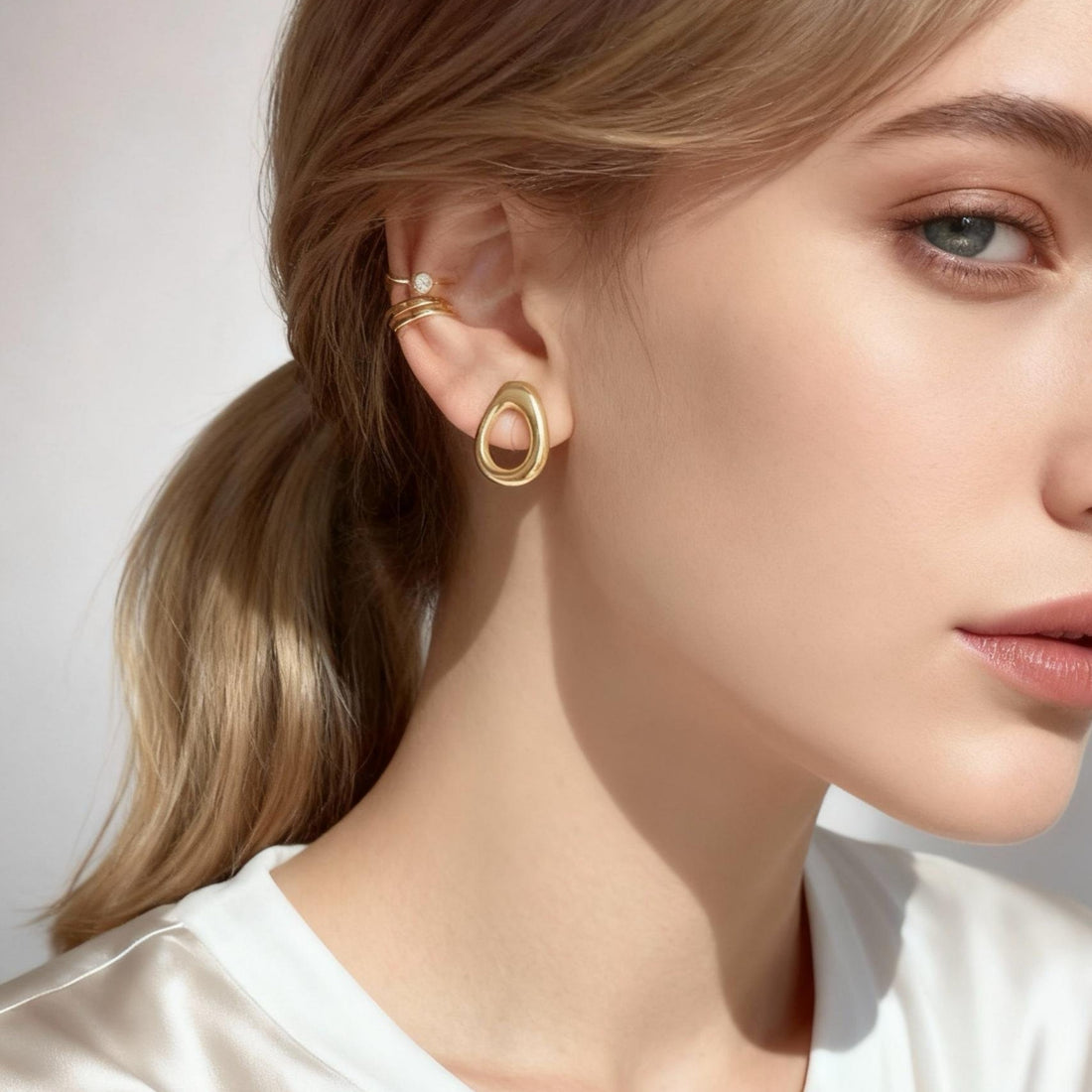 Gold Silverear cuff by SOMIY – modern non-pierced jewelry for all-day comfort