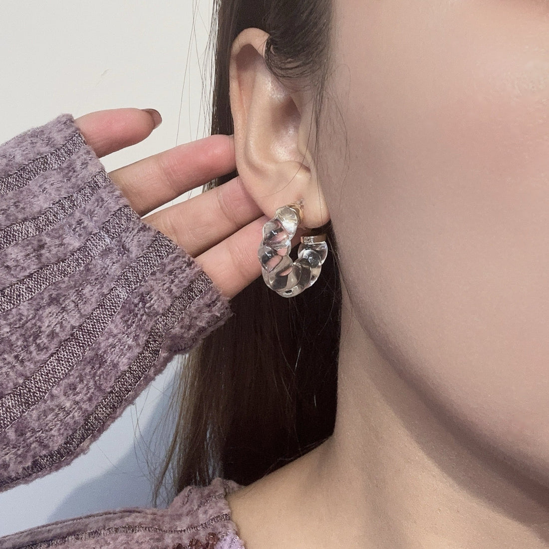 Gold Resinhoop clip-on earrings by SOMIY – pain-free non-pierced jewelry for everyday wear