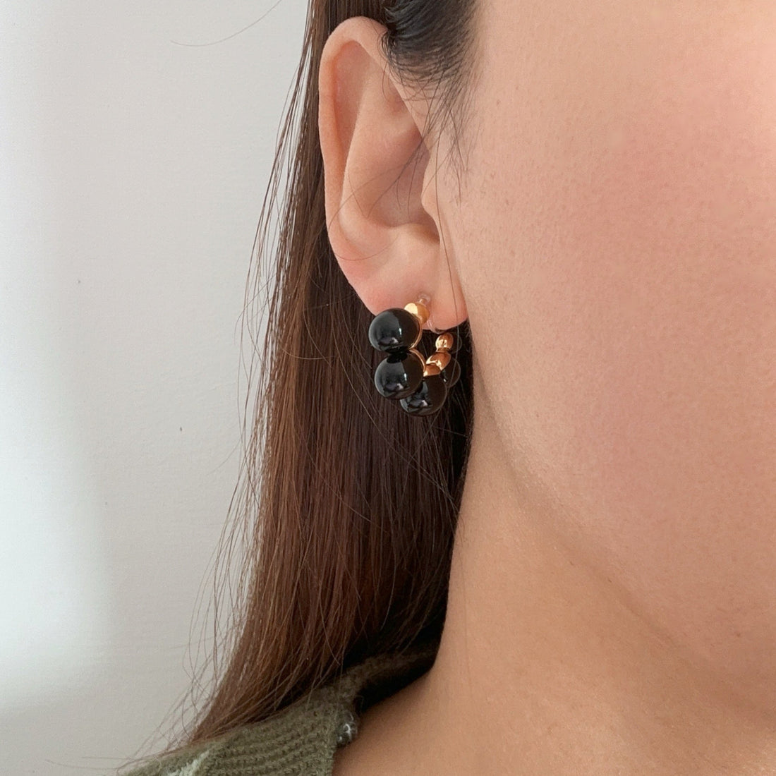 Gold Pearl Resinhoop clip-on earrings by SOMIY – pain-free non-pierced jewelry for everyday wear