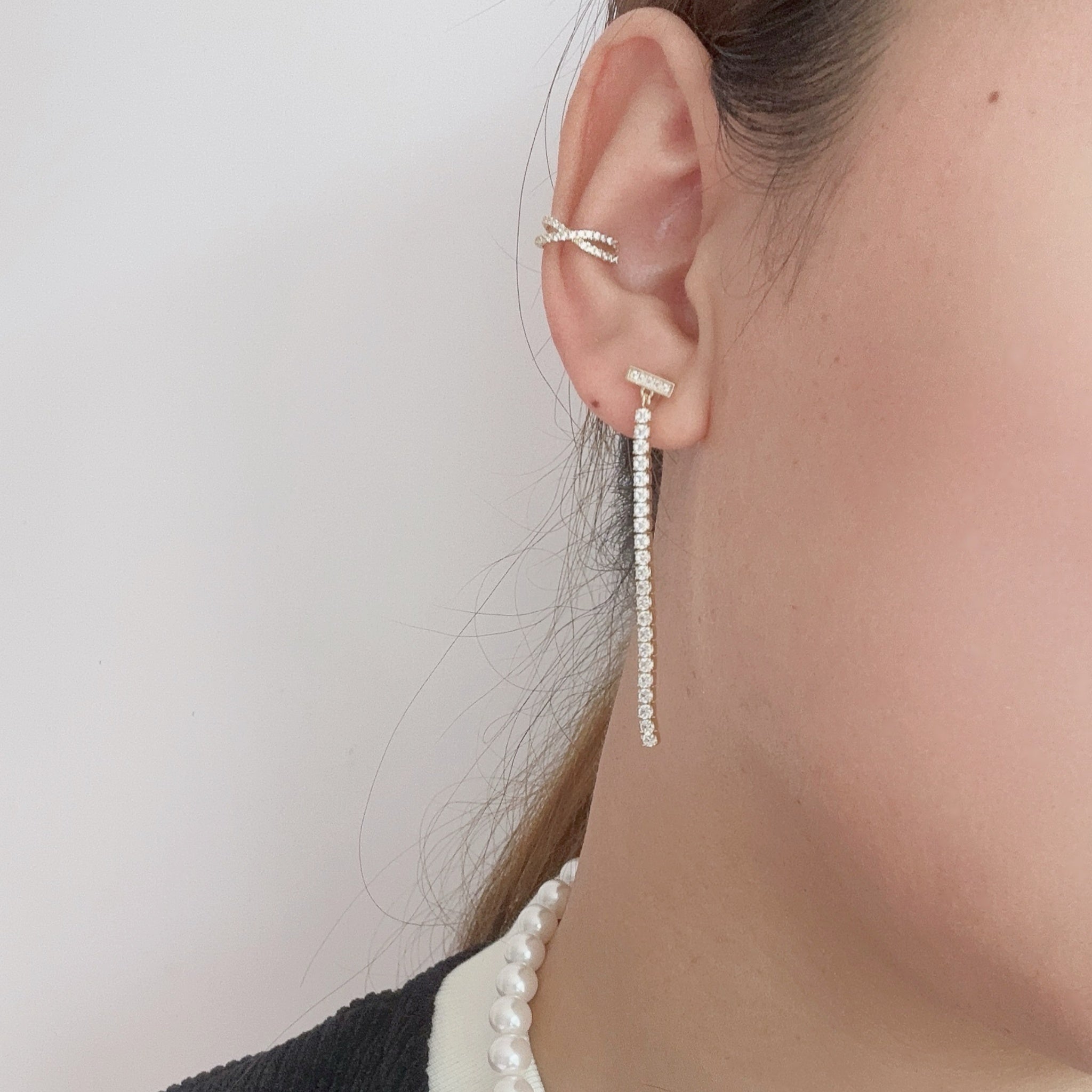 T-Shaped Diamond Clip Chain Earrings - Gold - SOMIY