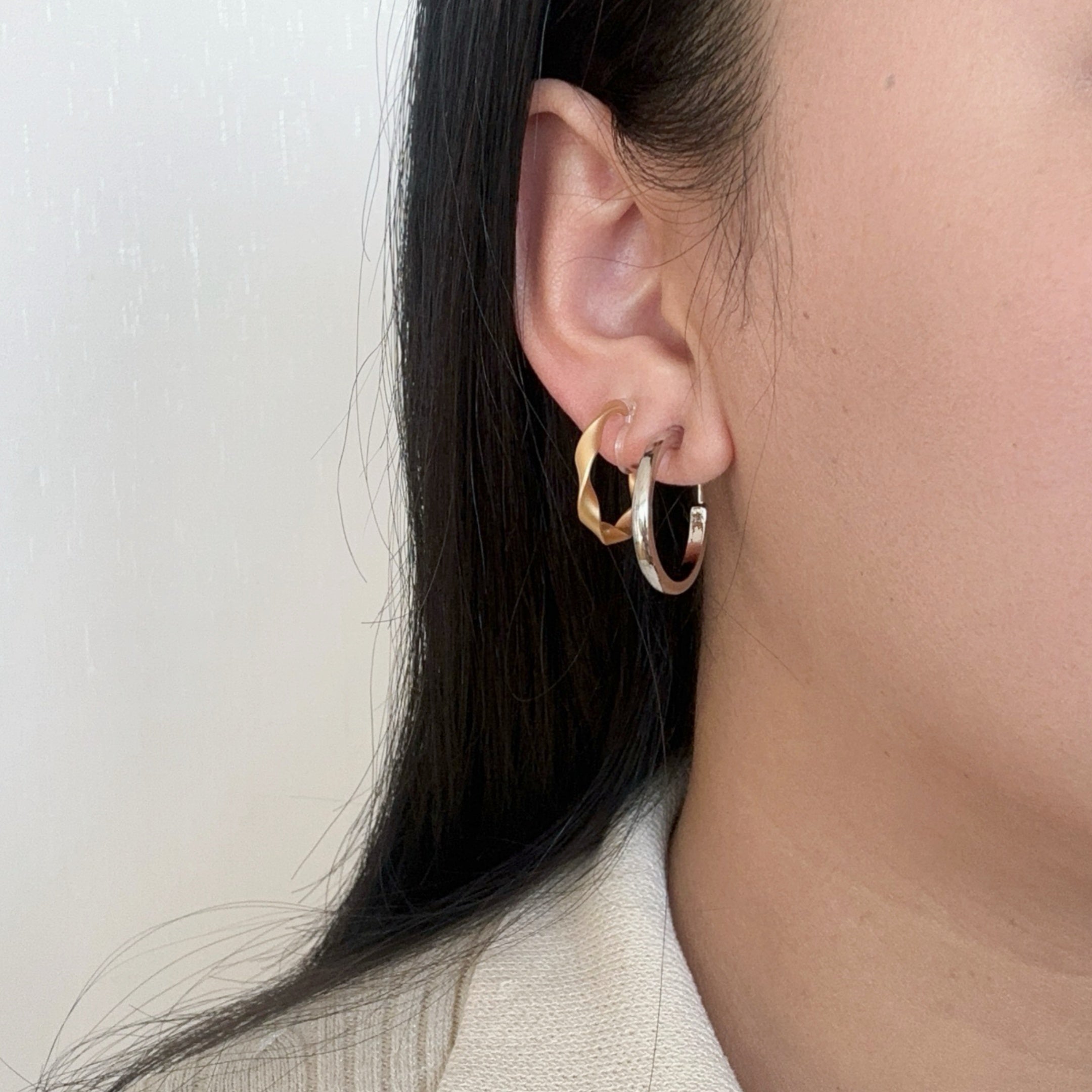 Arete de clip de aro minimalista
